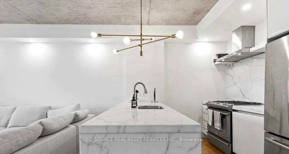 Photo of Unit 526, 75 Portland Street
