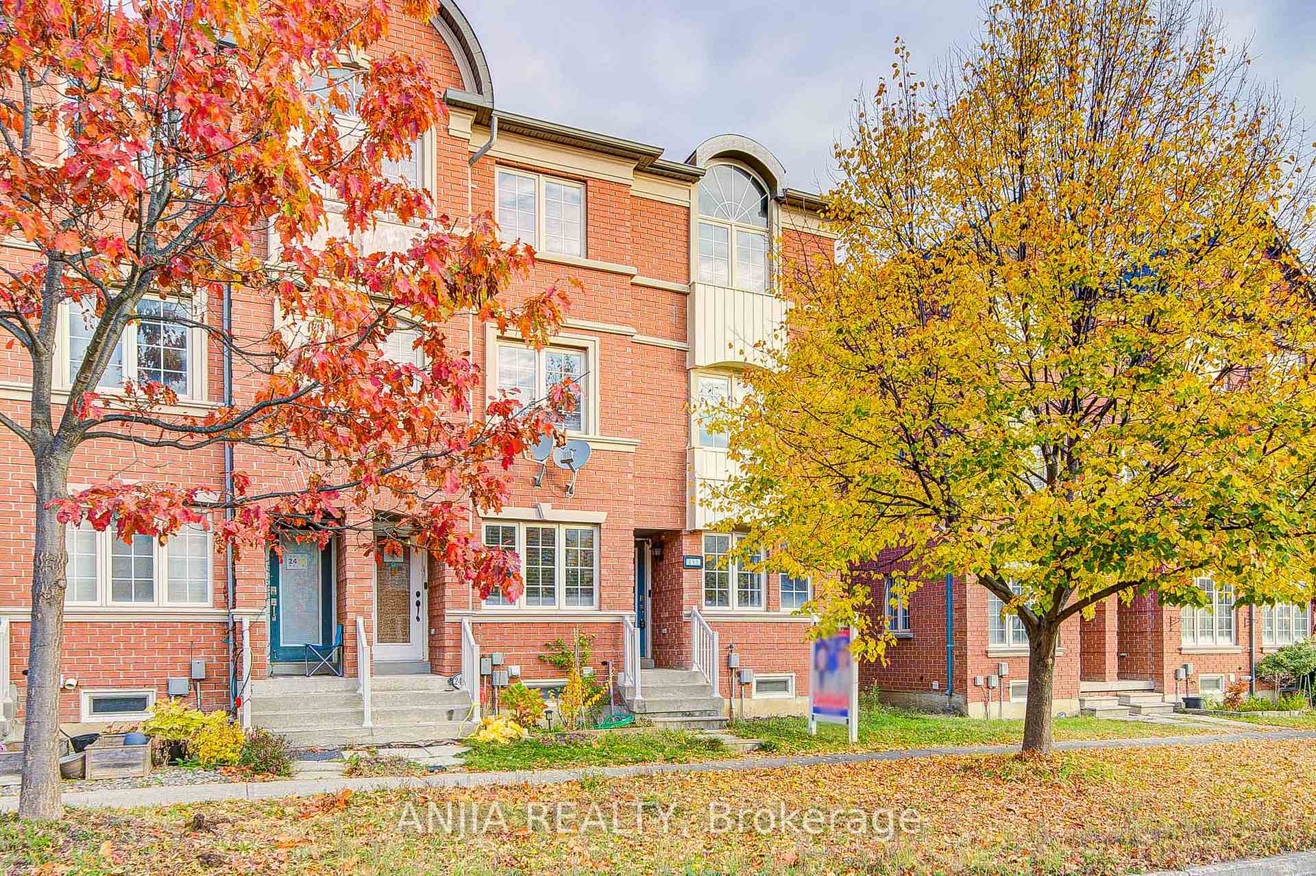 Photo of 2434 Bur Oak Avenue
