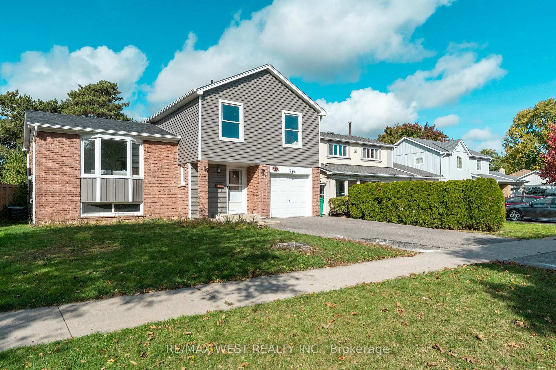 Photo of 2545 Windjammer Road