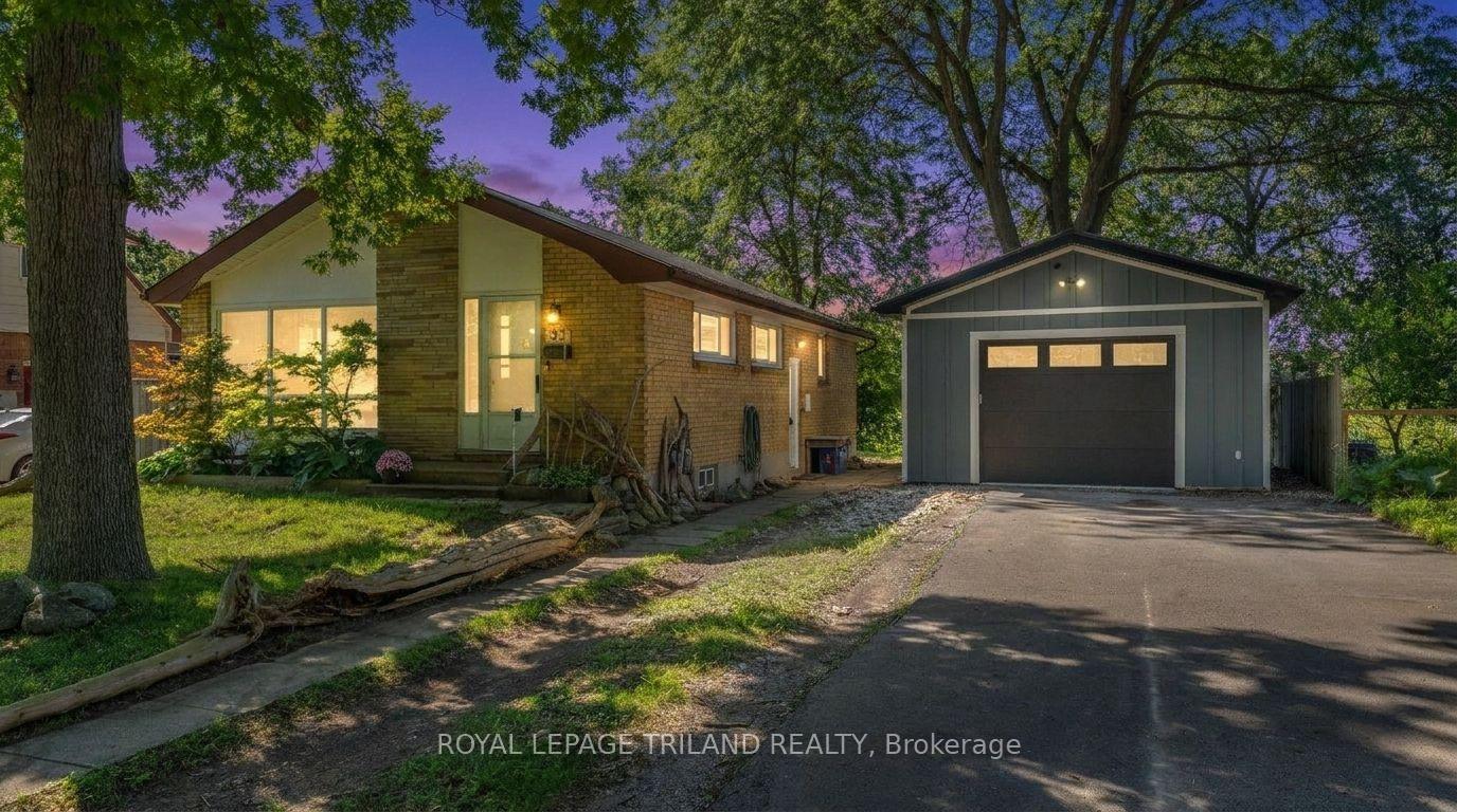Photo of 93 Manitoulin Drive