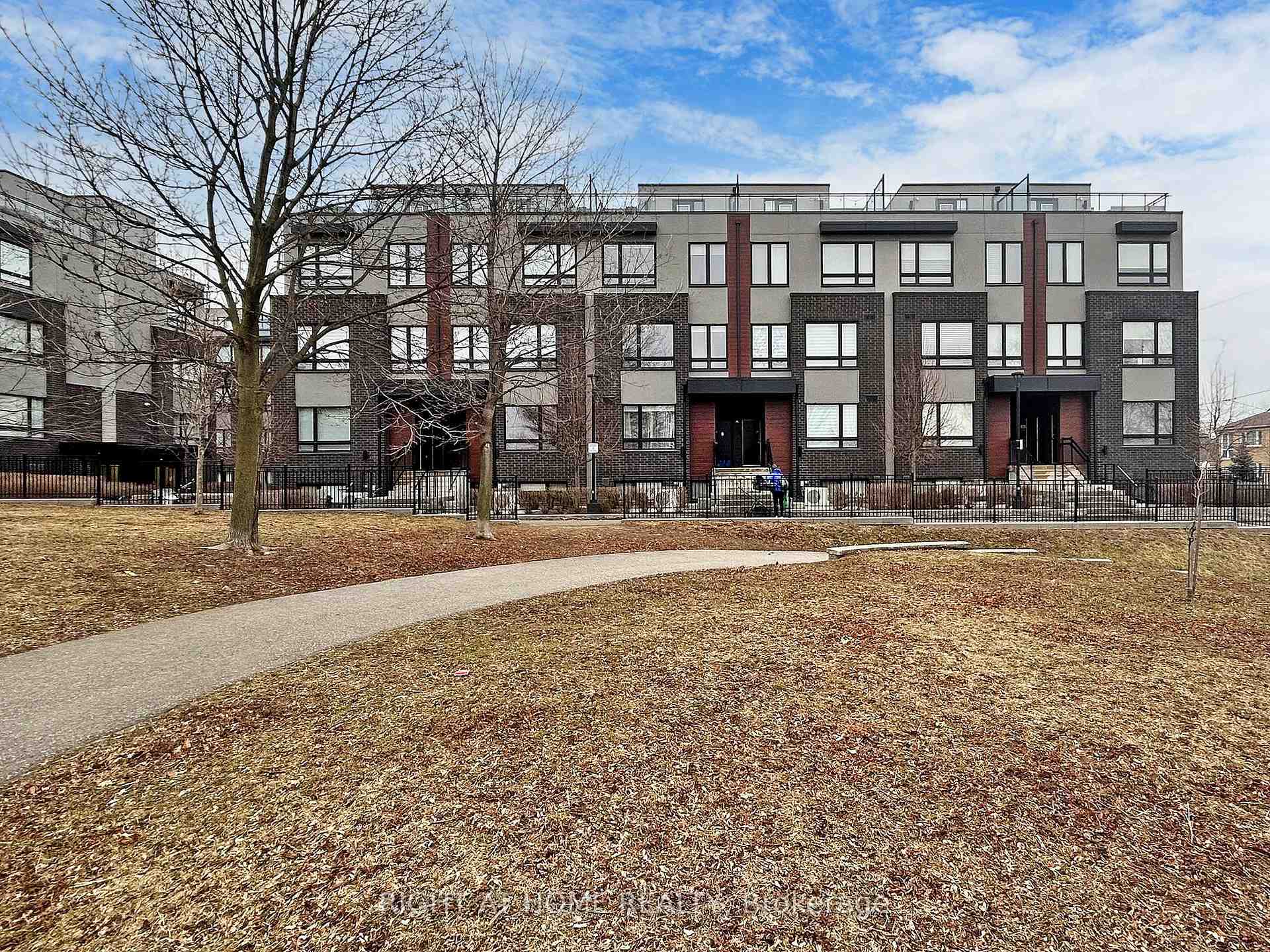 Photo of Unit 201, 1100 Briar Hill Avenue