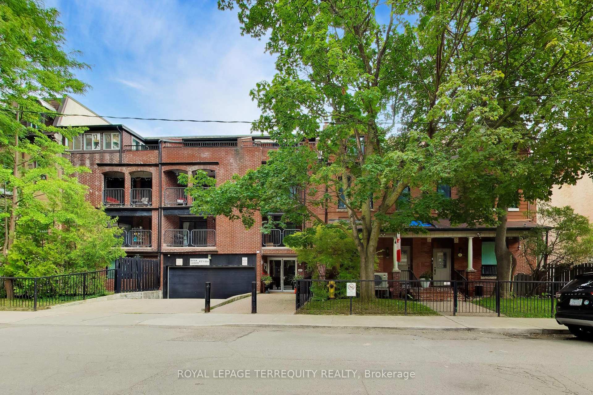 Front of Unit 15, 17 Pembroke Street