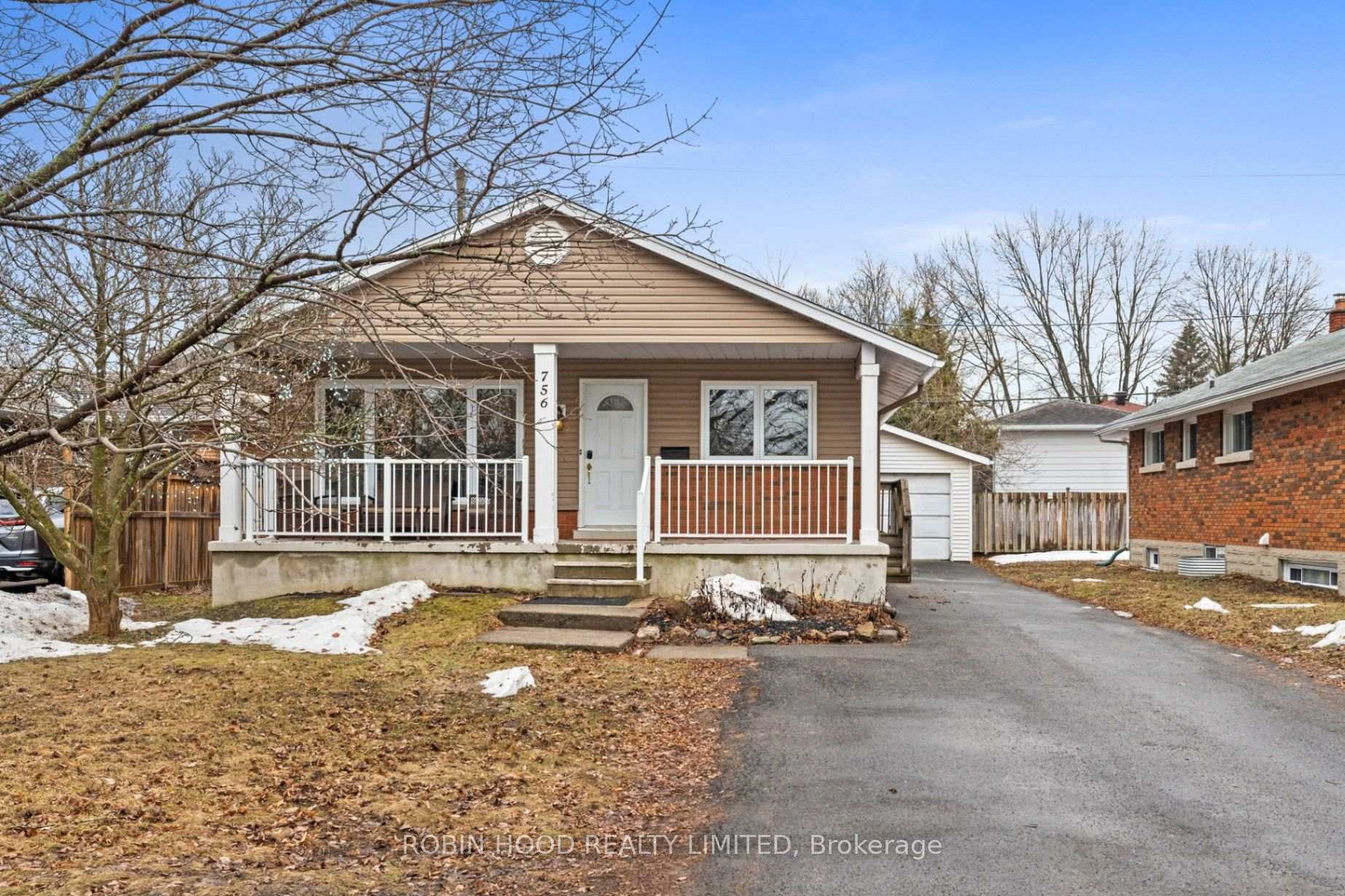 Photo of 756 Dickens Avenue