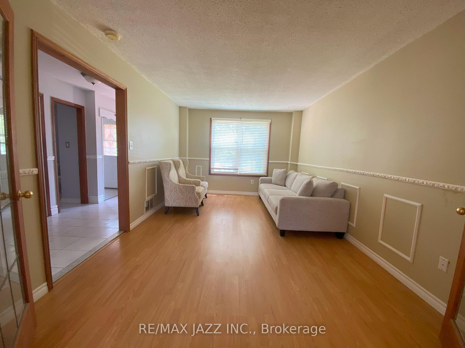 Photo 2 of 8 Cloverfield Street, Clarington, Courtice — HOMEH