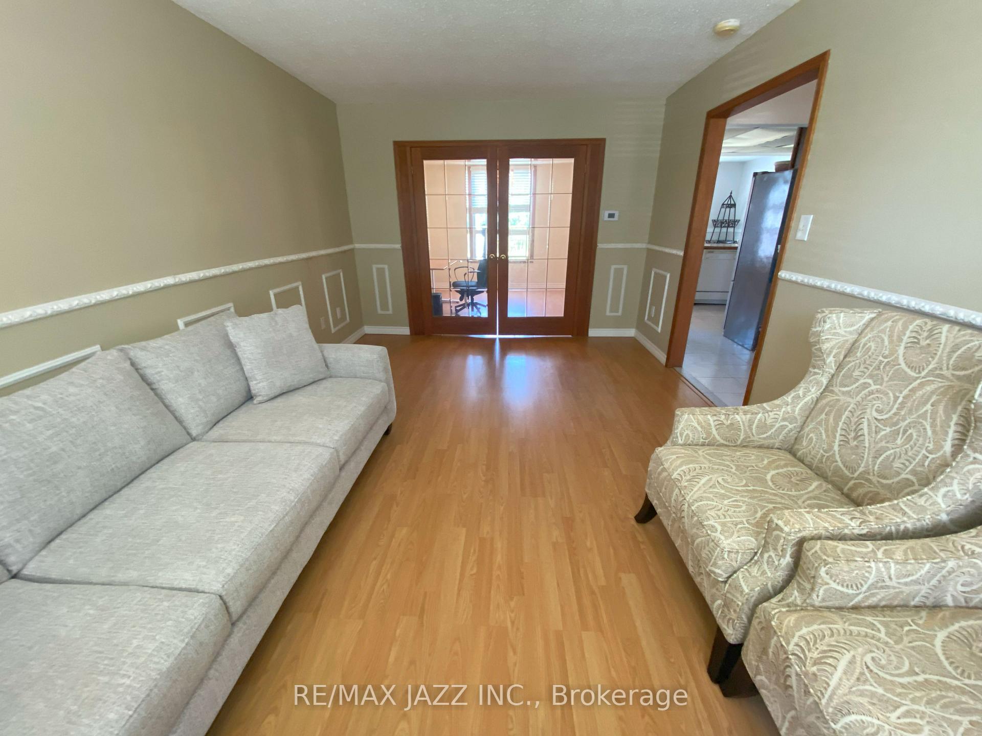Photo 3 of 8 Cloverfield Street, Clarington, Courtice — HOMEH