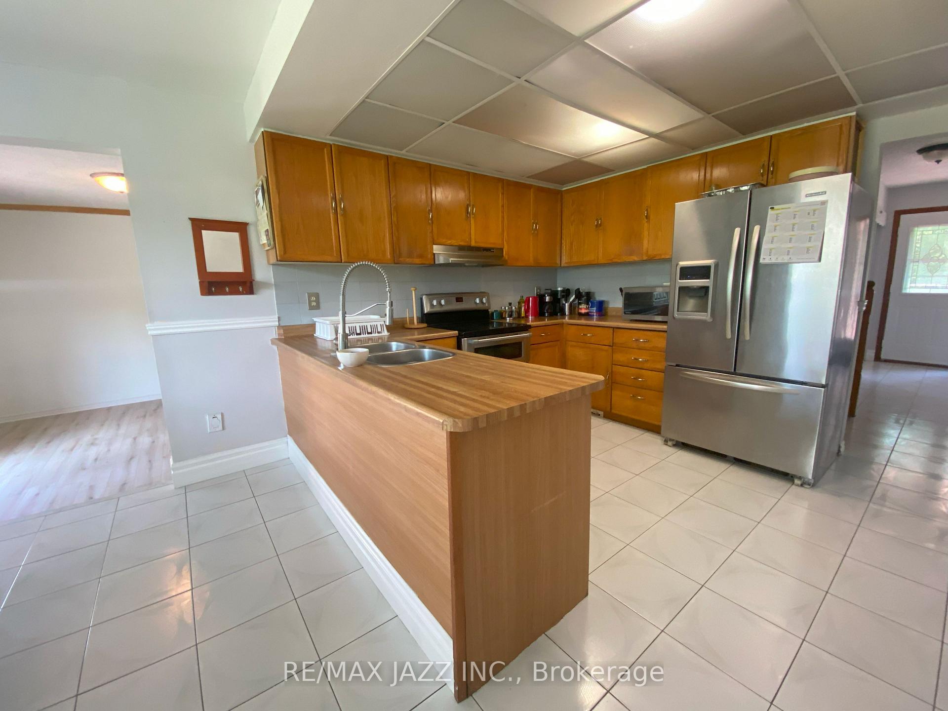 Photo 9 of 8 Cloverfield Street, Clarington, Courtice — HOMEH