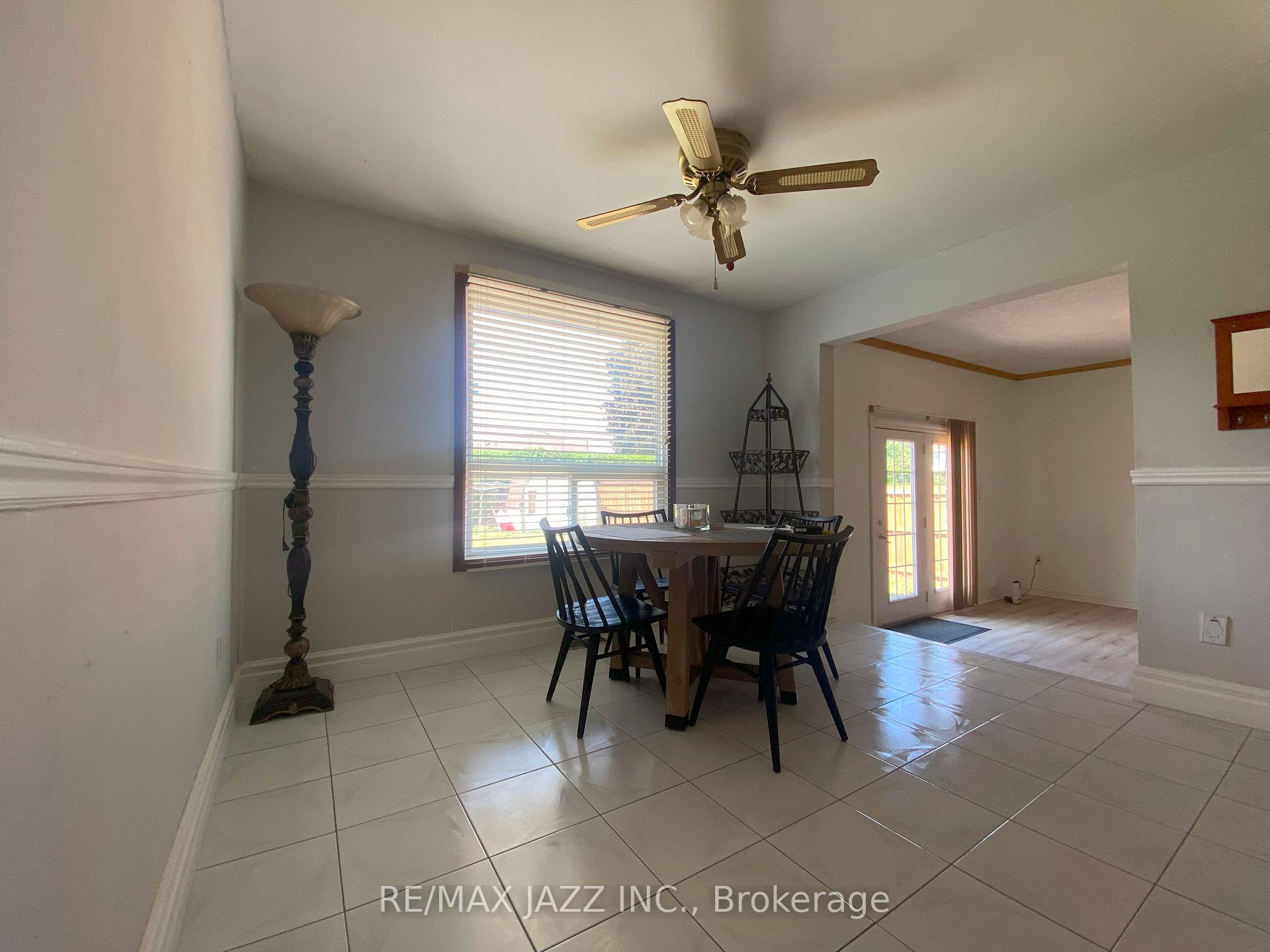 Photo 11 of 8 Cloverfield Street, Clarington, Courtice — HOMEH