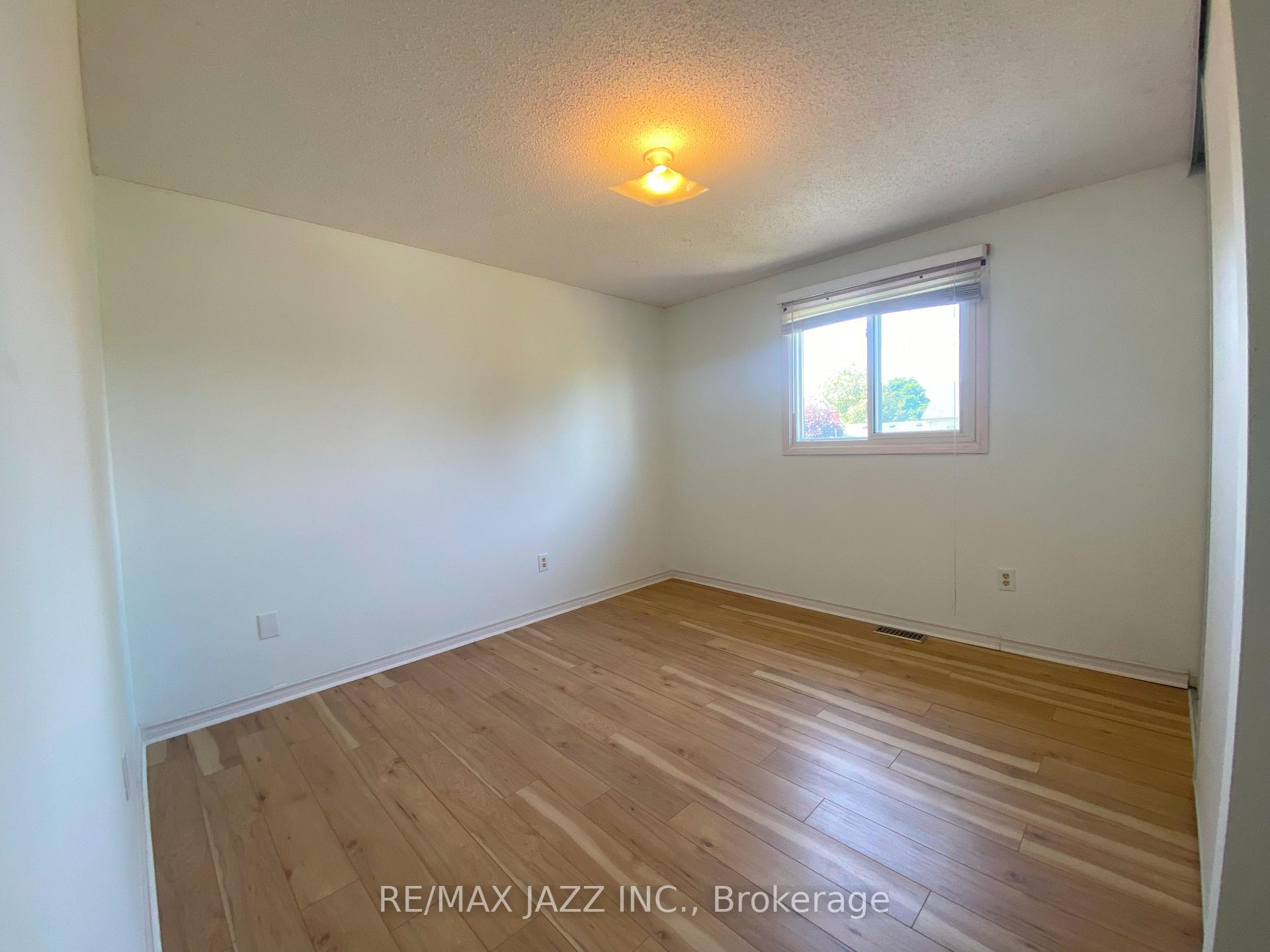 Photo 14 of 8 Cloverfield Street, Clarington, Courtice — HOMEH