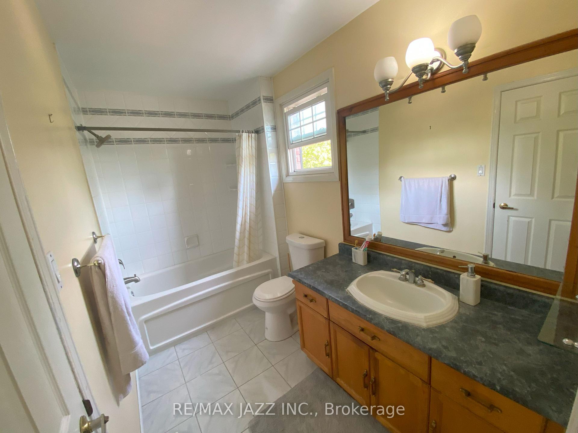 Photo 17 of 8 Cloverfield Street, Clarington, Courtice — HOMEH
