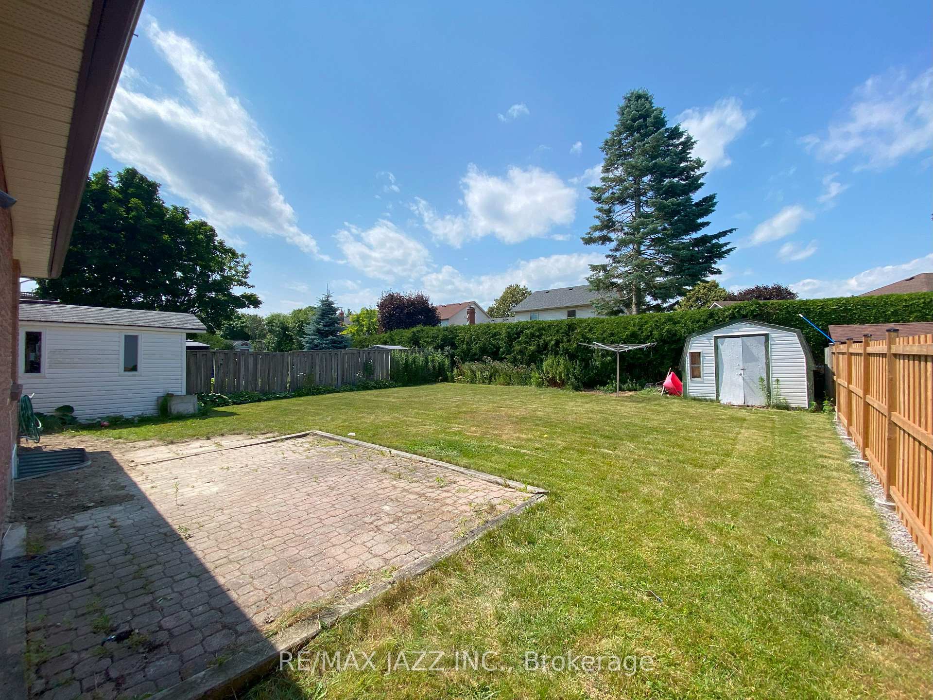 Photo 32 of 8 Cloverfield Street, Clarington, Courtice — HOMEH