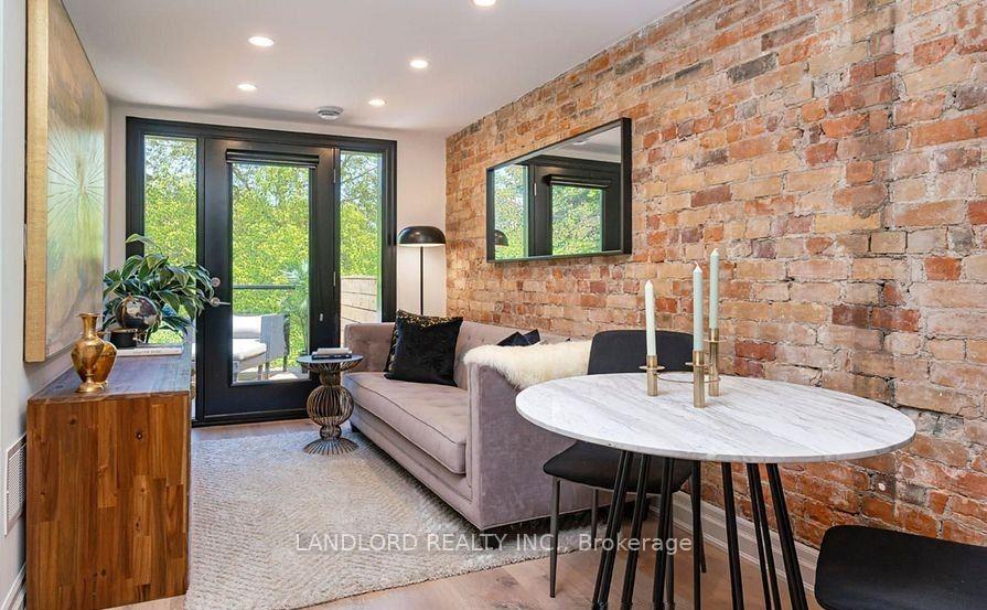Photo of Unit 2, 121 Sorauren Avenue