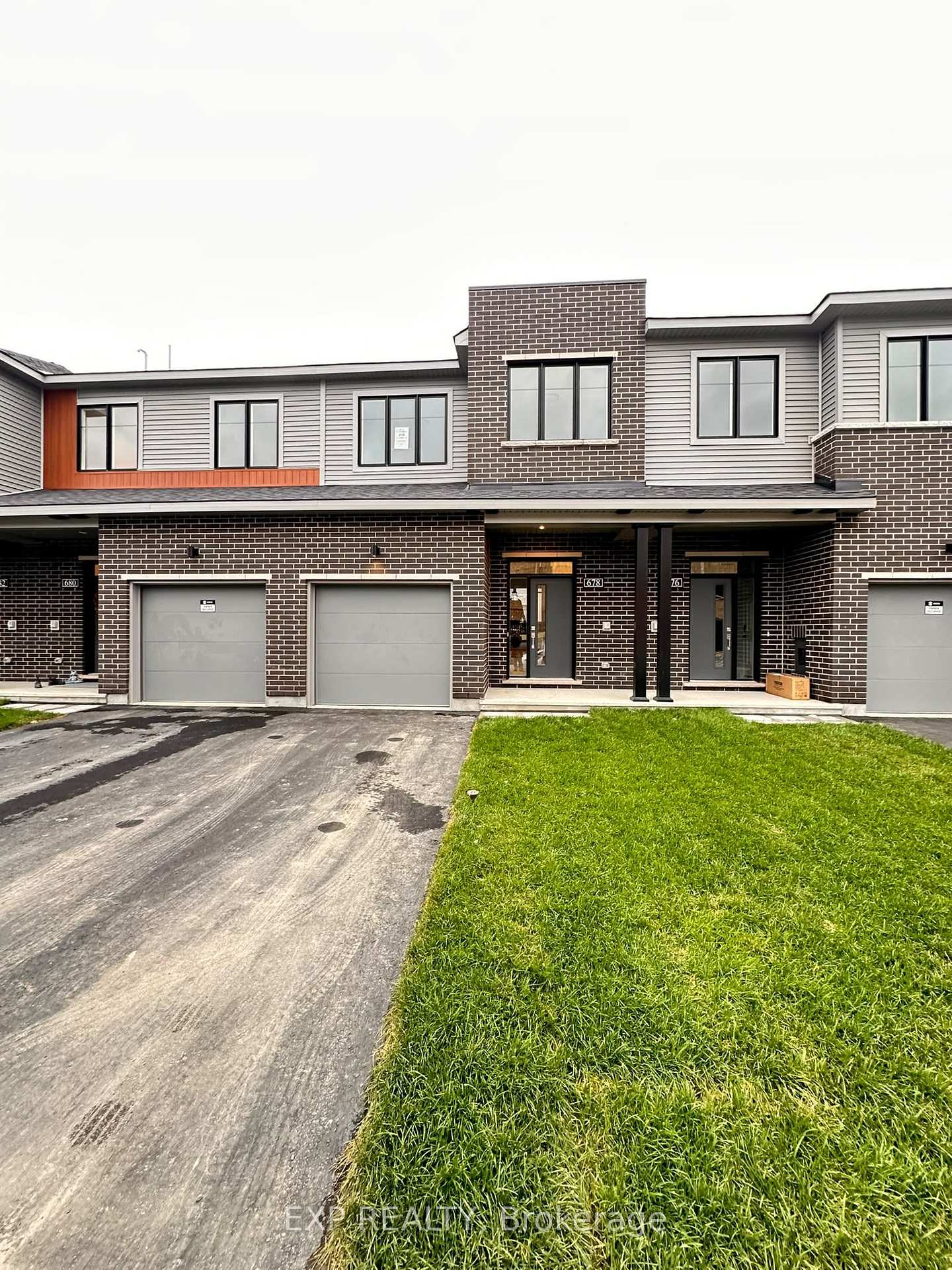 Photo of 678 Moonglade Crescent