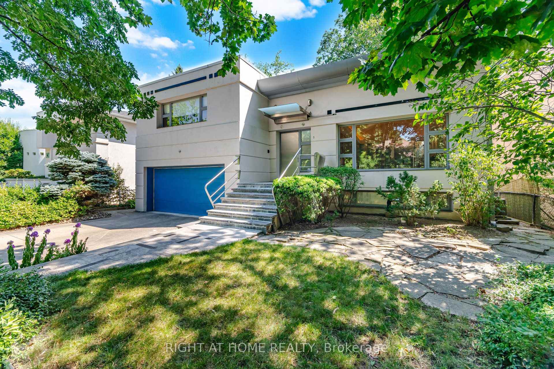 Photo of 9 Saguenay Avenue E