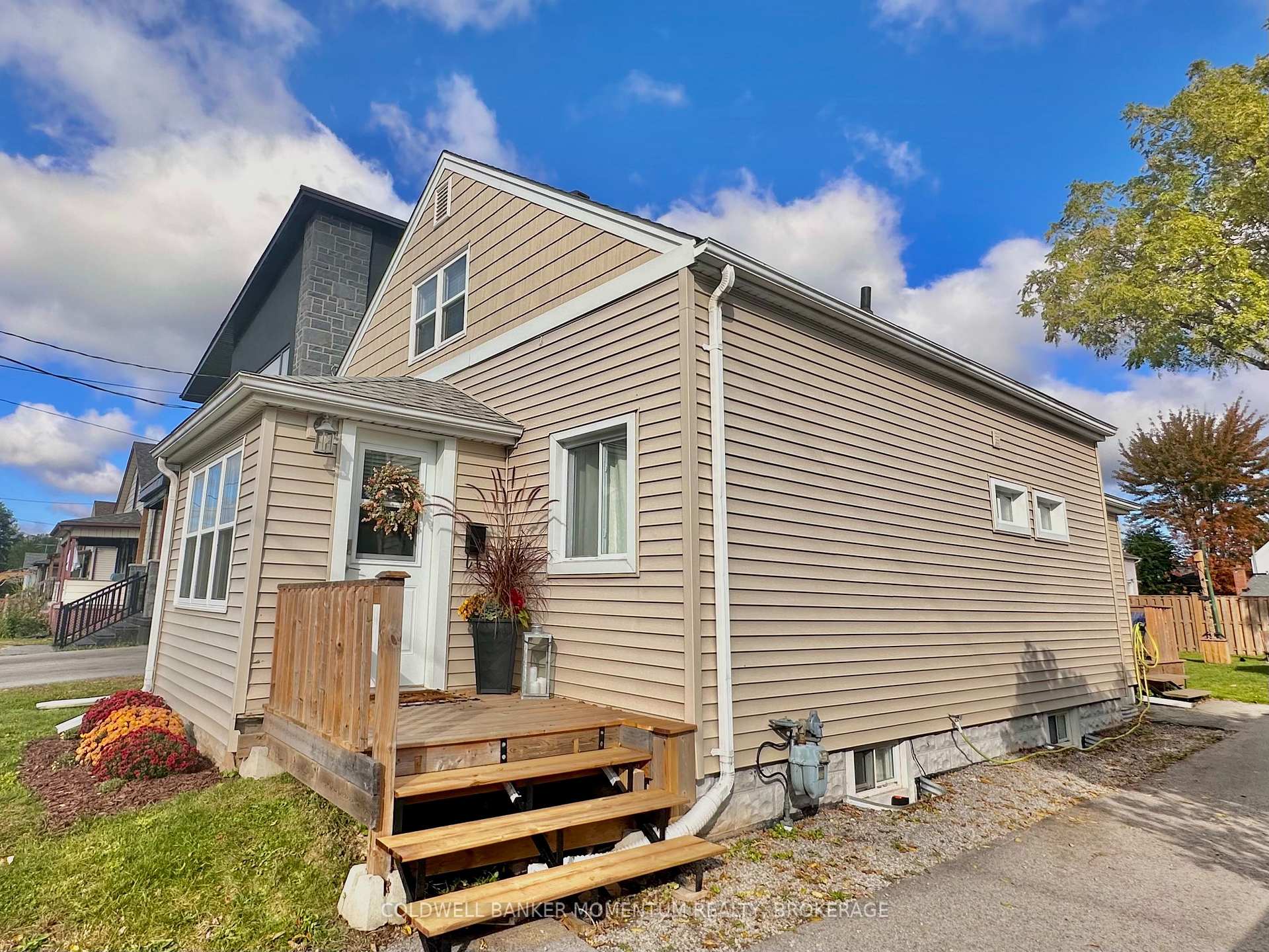 Photo of 6449 Murray Street