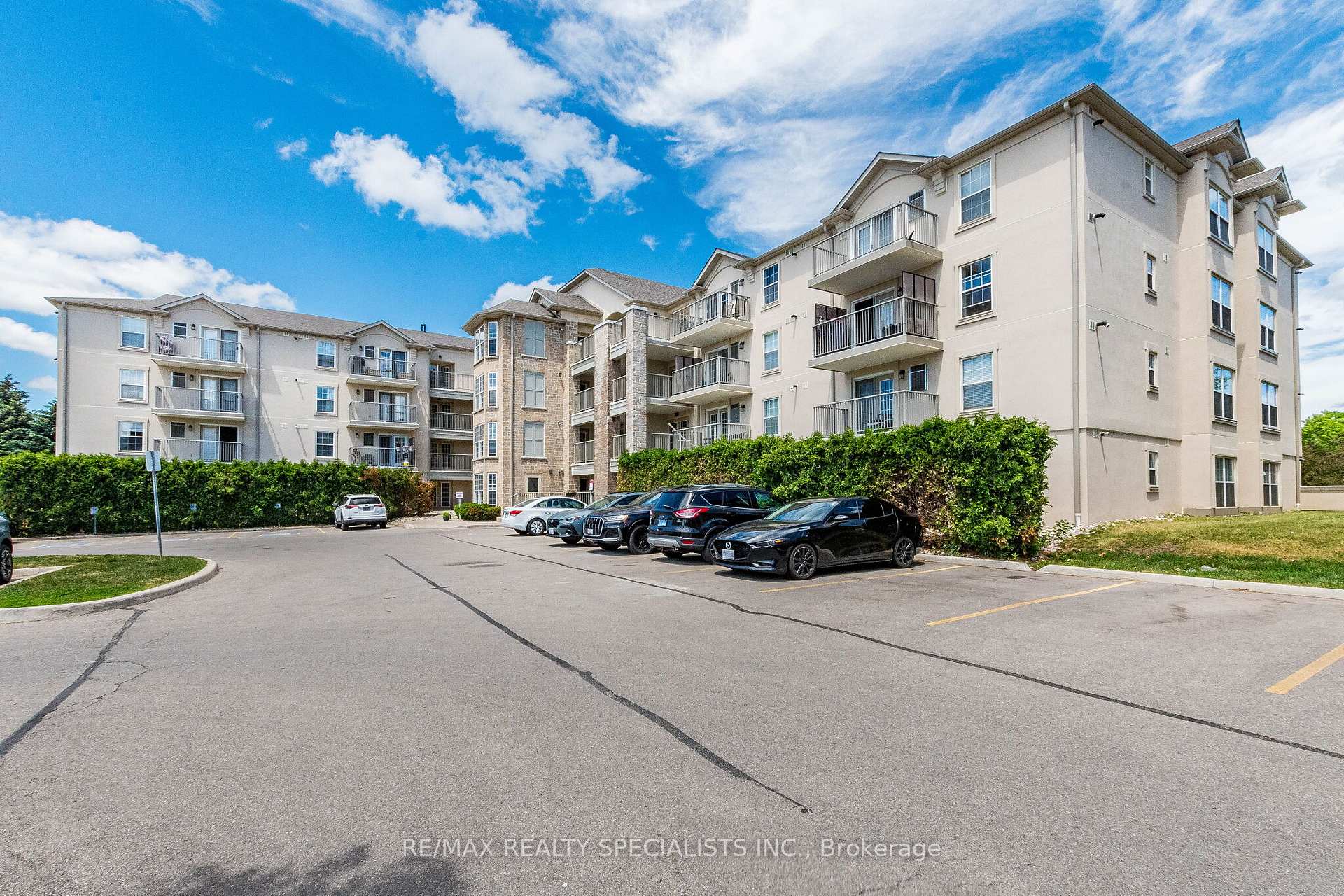 Photo of Unit 406, 1480 Bishops Gate