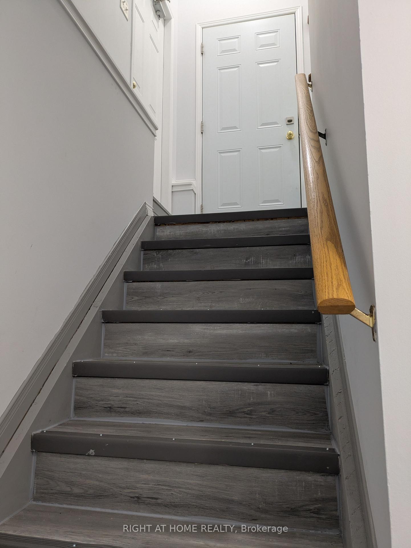 Photo 4 of 19 Butternut Drive, Barrie, Holly — HOMEH