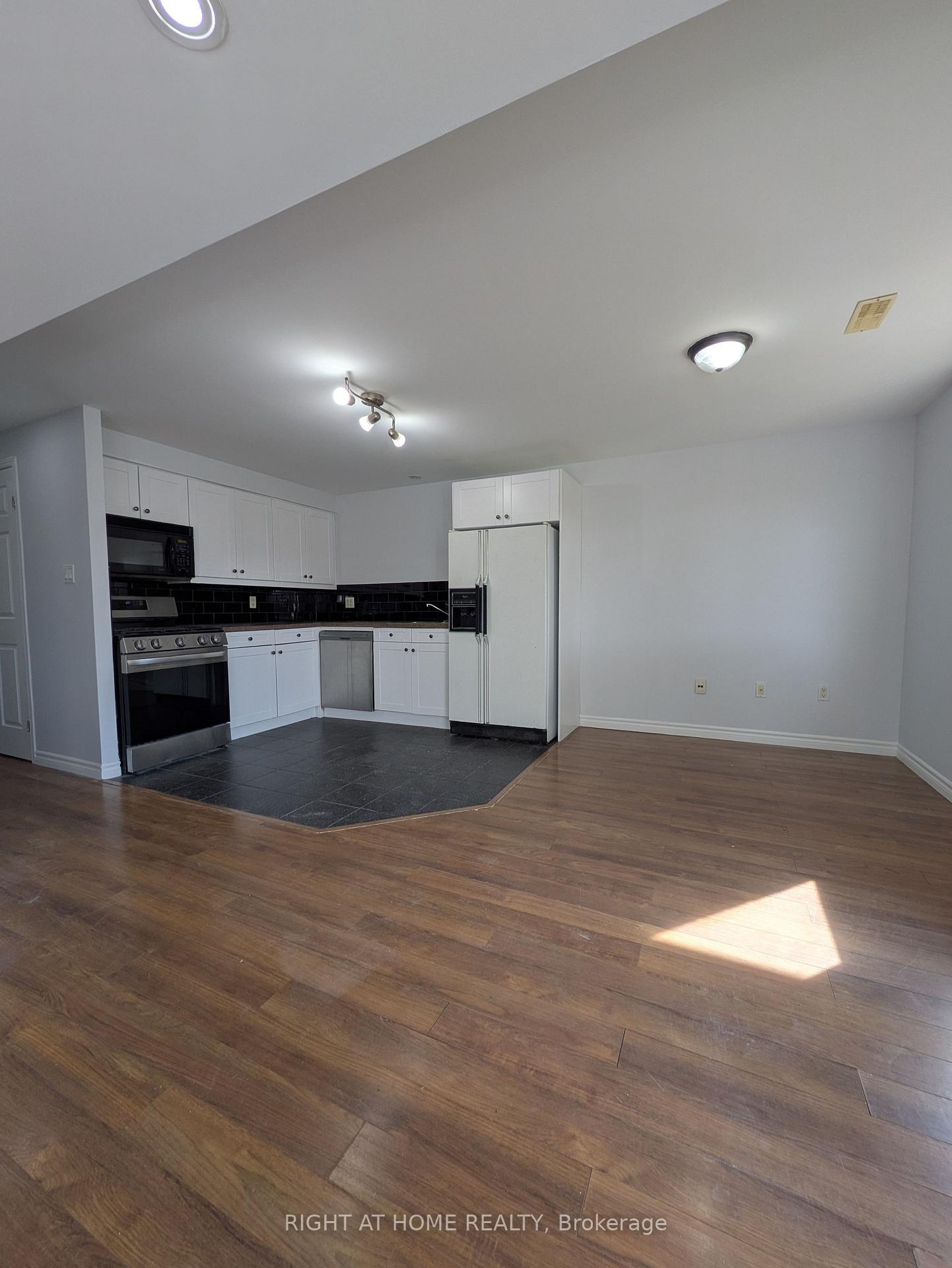 Photo 7 of 19 Butternut Drive, Barrie, Holly — HOMEH