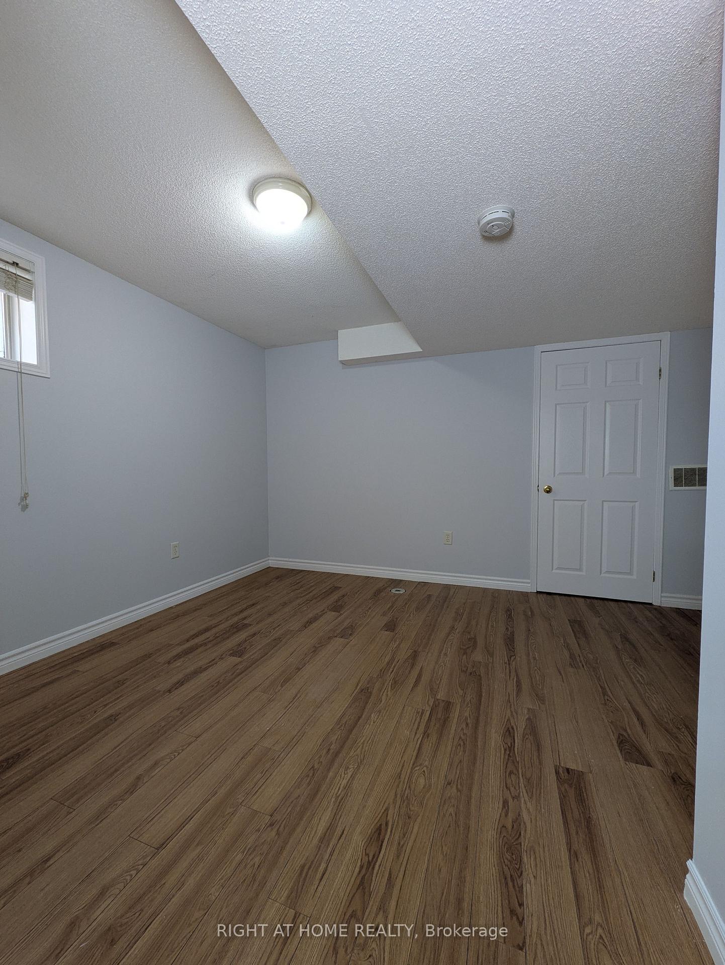 Photo 11 of 19 Butternut Drive, Barrie, Holly — HOMEH