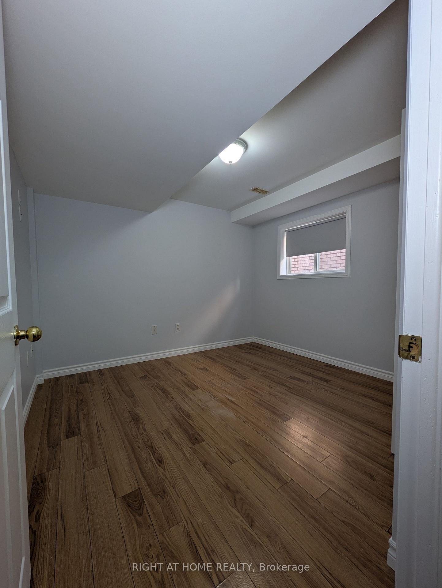 Photo 12 of 19 Butternut Drive, Barrie, Holly — HOMEH
