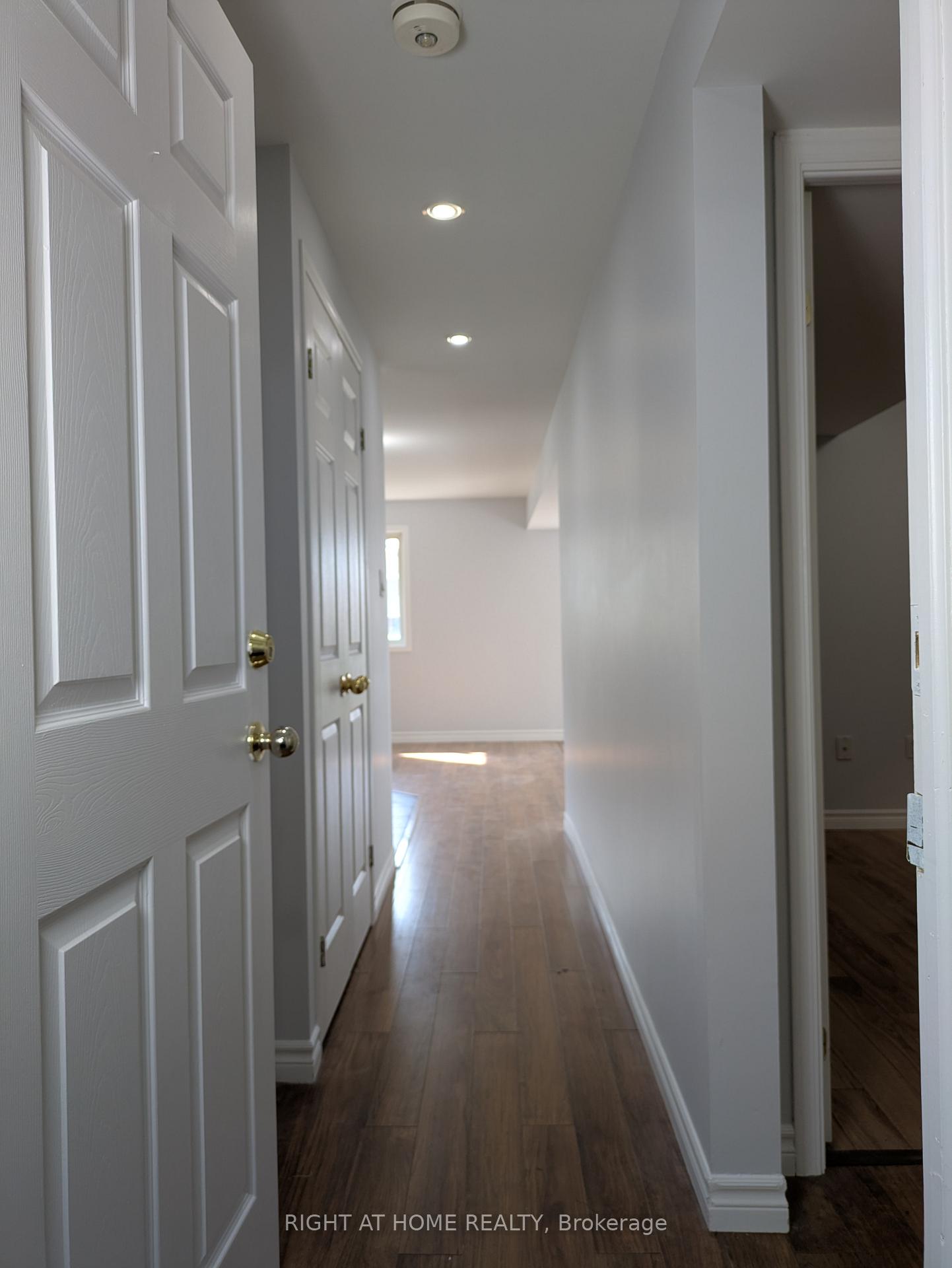 Photo 14 of 19 Butternut Drive, Barrie, Holly — HOMEH