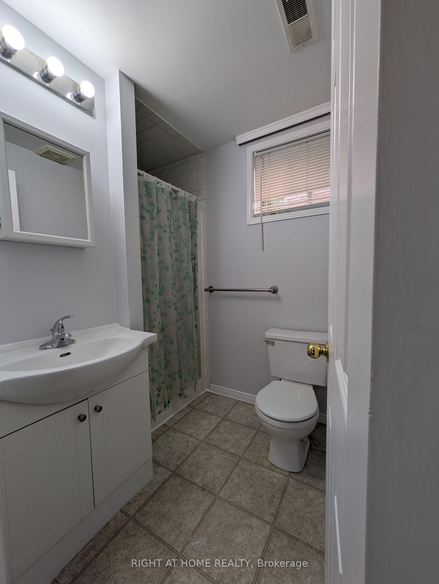 Photo 15 of 19 Butternut Drive, Barrie, Holly — HOMEH