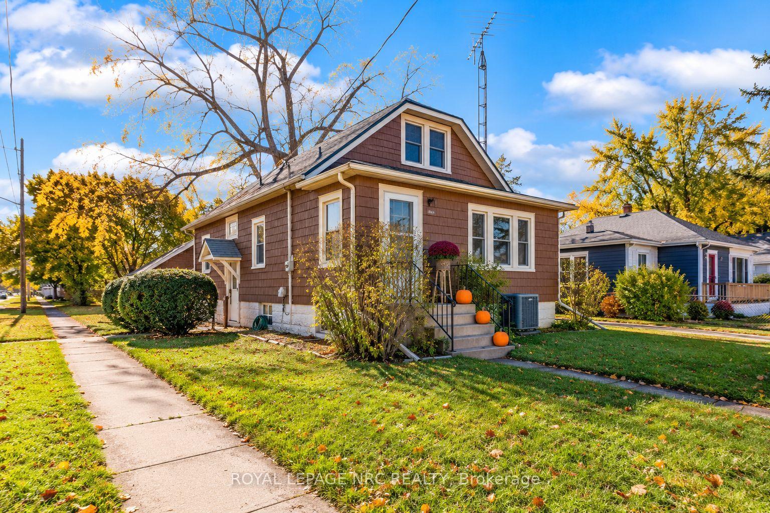 Front of 301 Dufferin Street