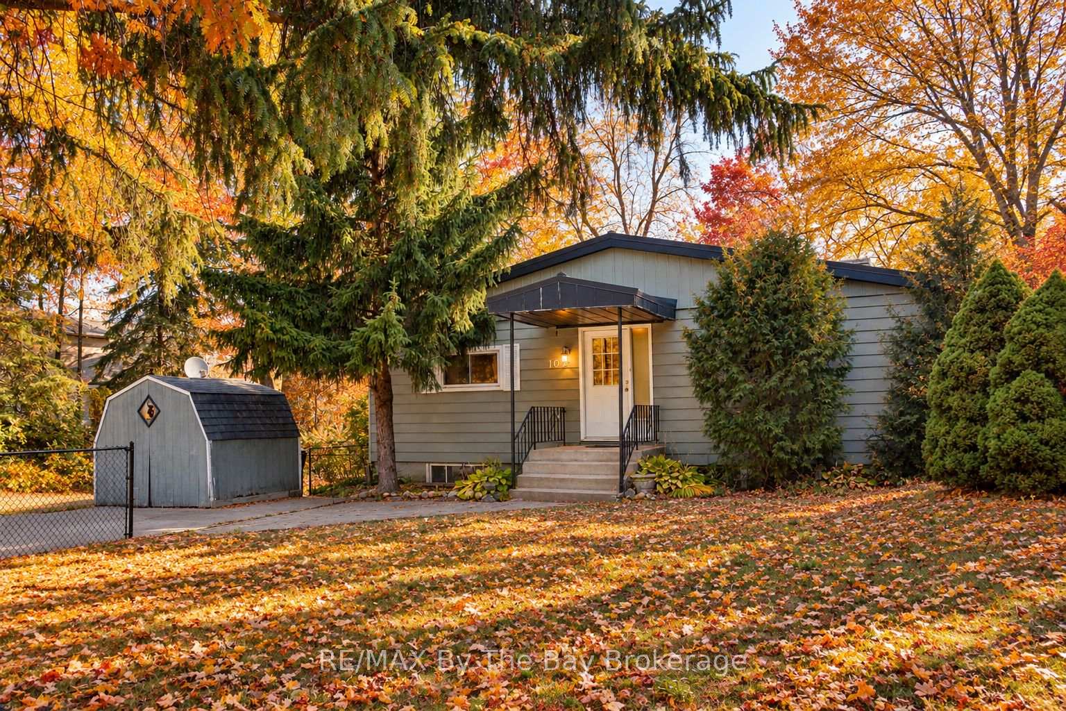Front of 103 Sunnidale Road S