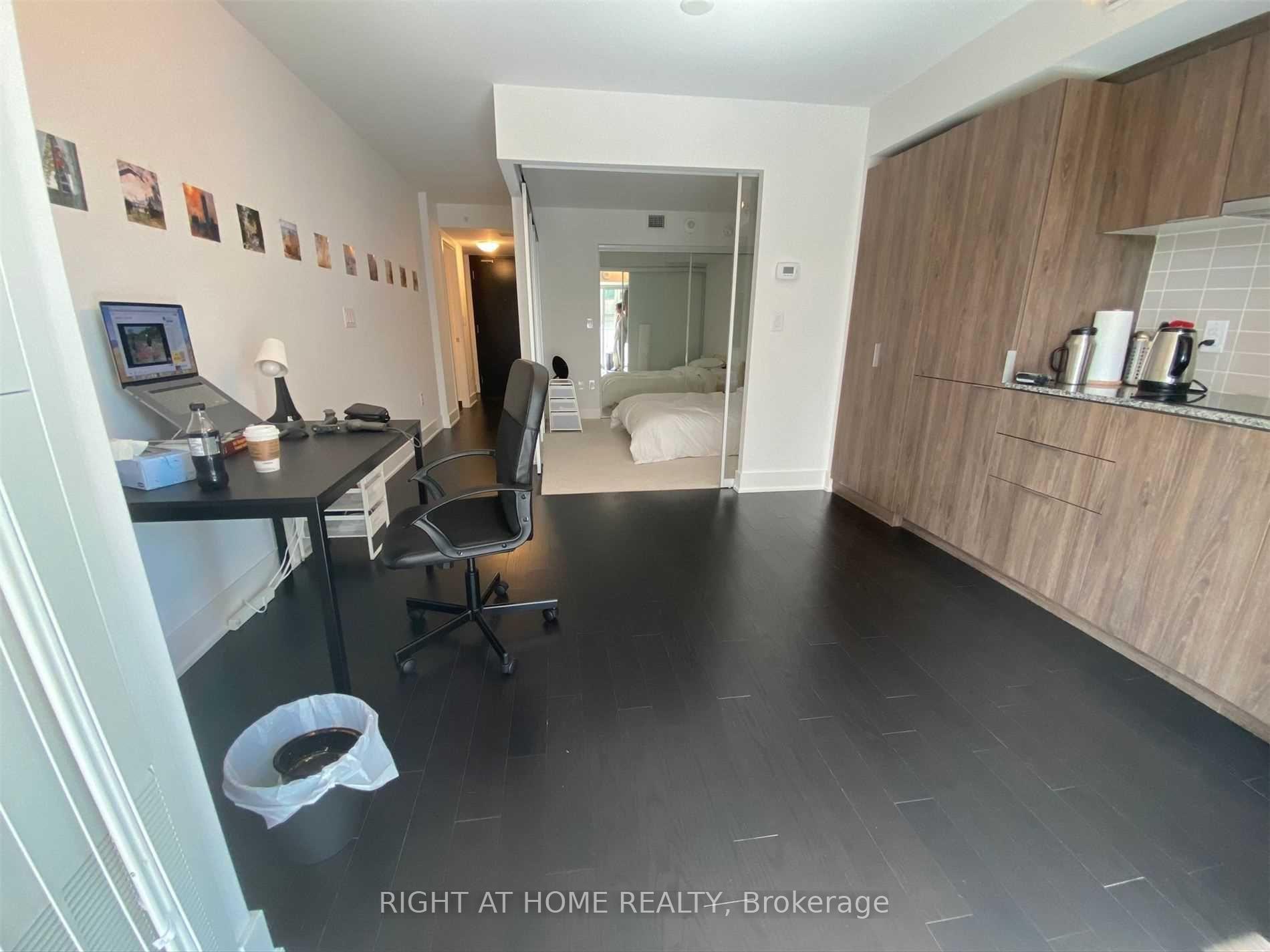 Photo of Unit 1612, 955 Bay Street