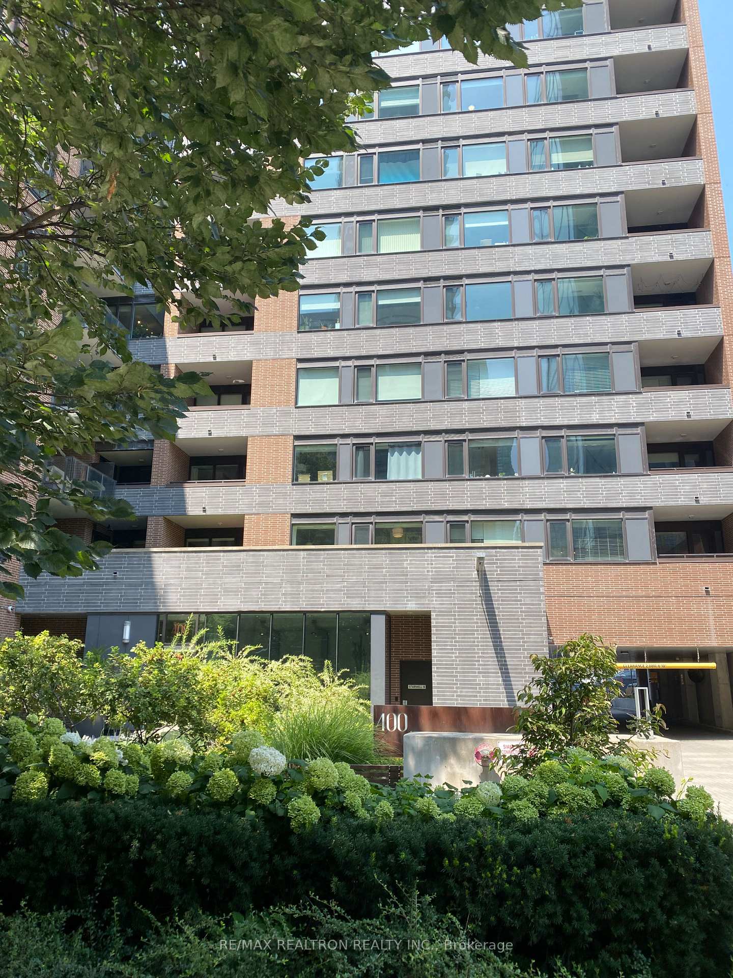 Photo of Unit 804, 400 Wellington Street W