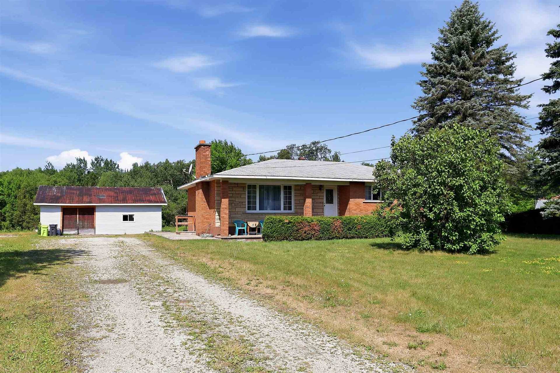 Photo of 305 Moss Road
