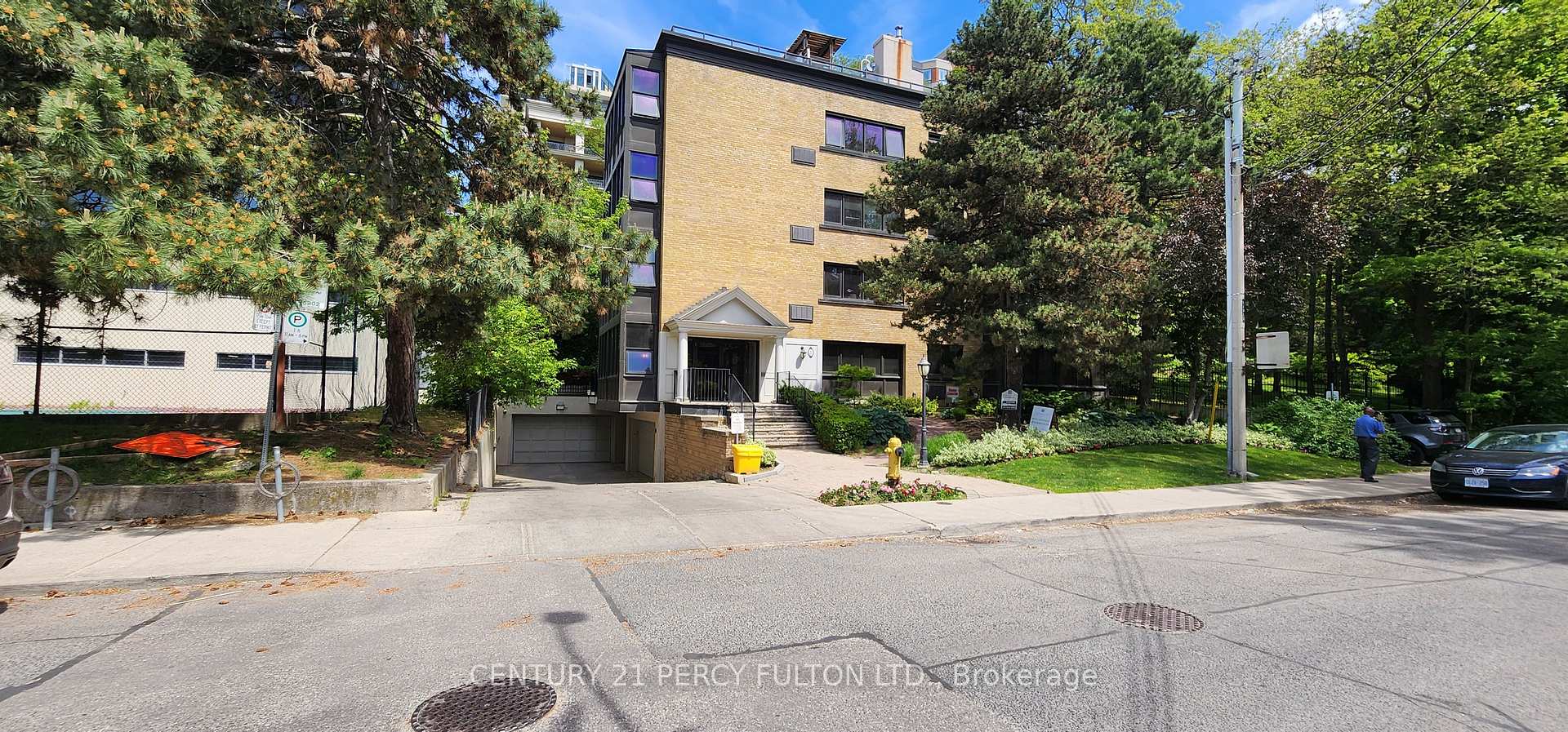 Photo of Unit 301, 22 Woodlawn Avenue E