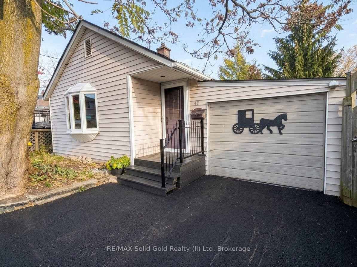 Photo of 42 Emery Street W