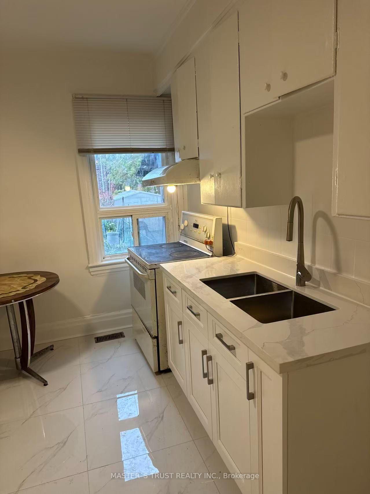 Photo of 841 Dupont Street