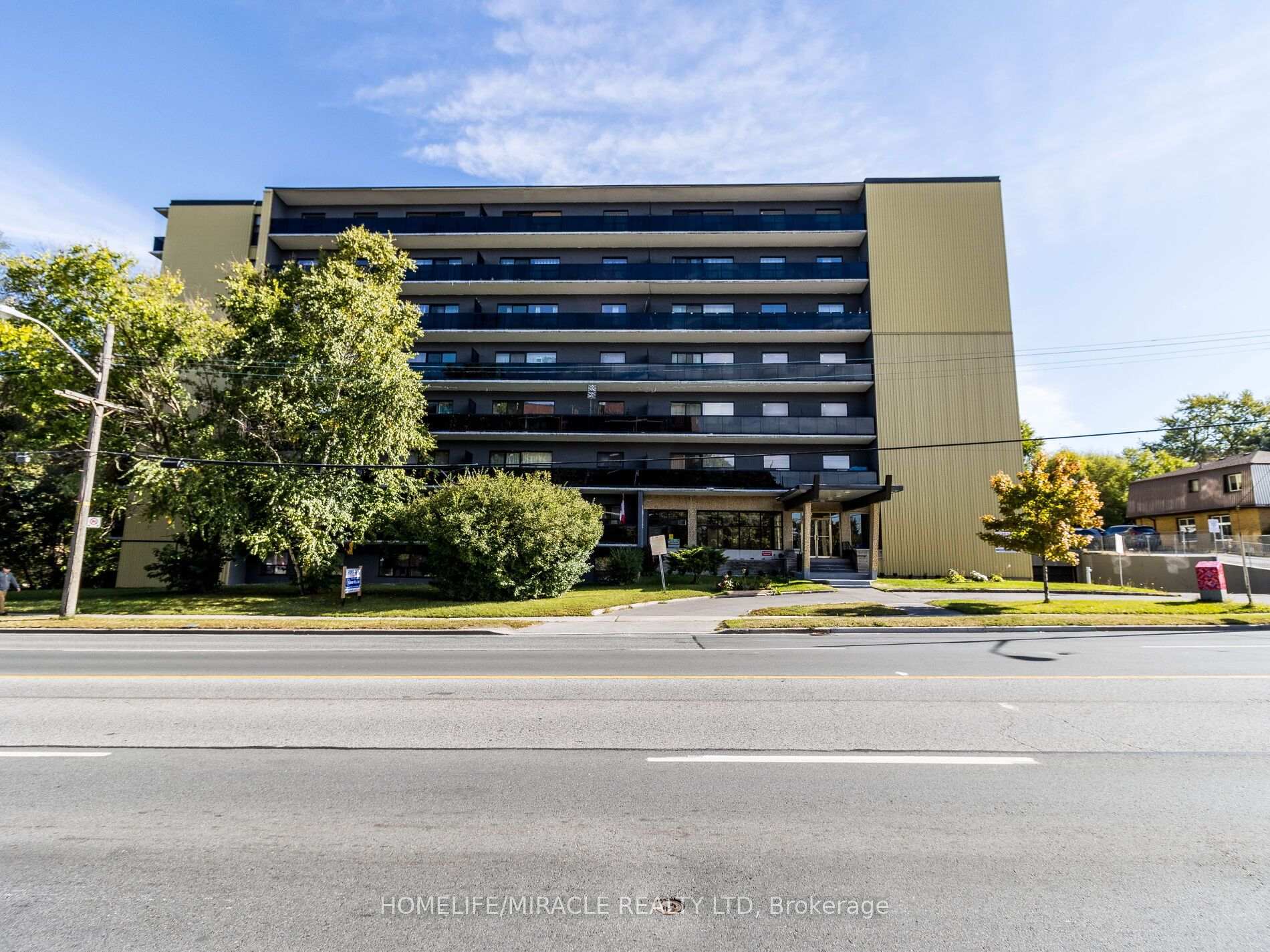 Front of Unit 705, 1651 Victoria Pk Avenue