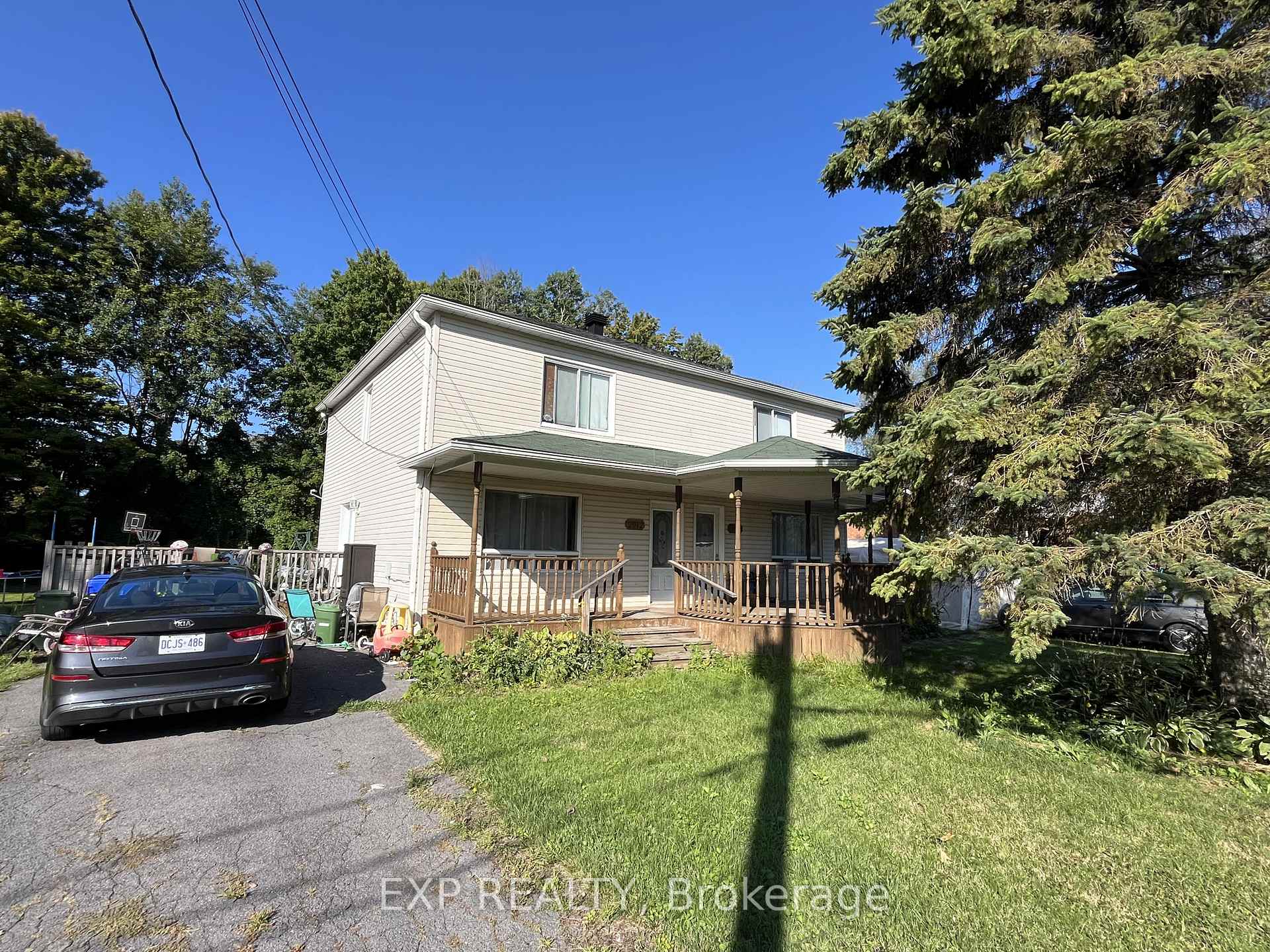 Photo 4 of 2012 Poulin Avenue, Cornwall — HOMEH