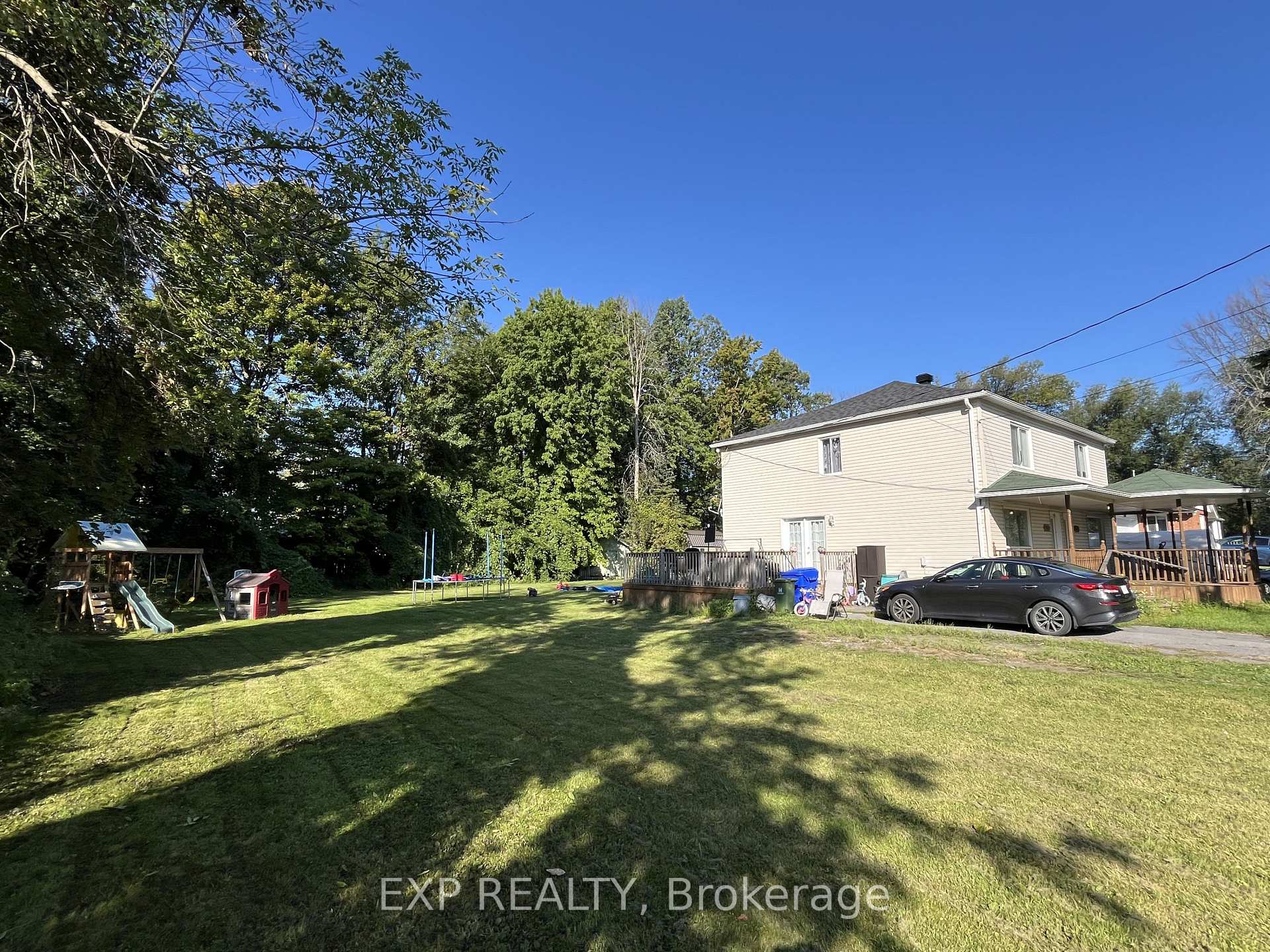 Photo 5 of 2012 Poulin Avenue, Cornwall — HOMEH
