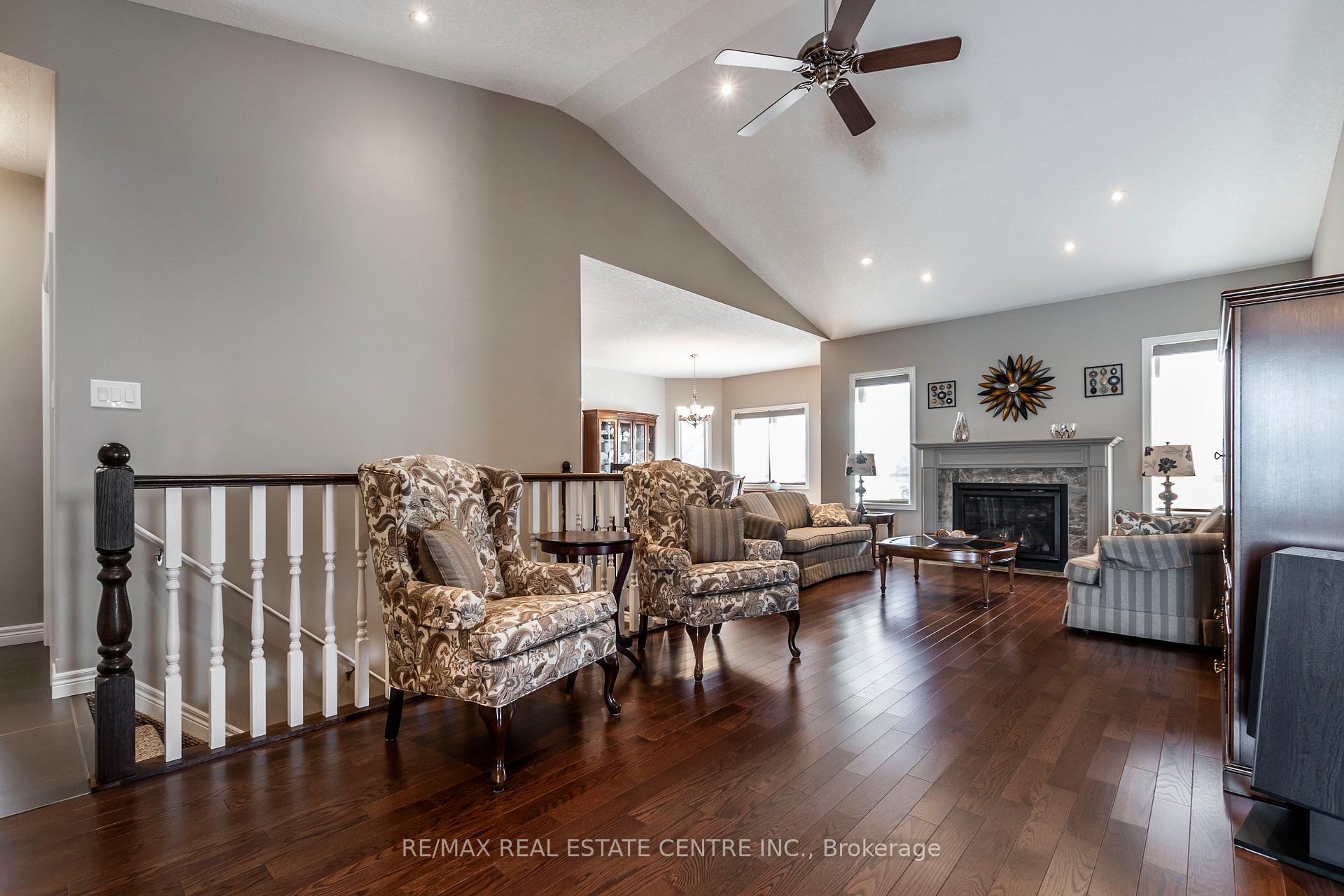 Photo 4 of 86 Willits Crescent, Brant, Brantford Twp — HOMEH