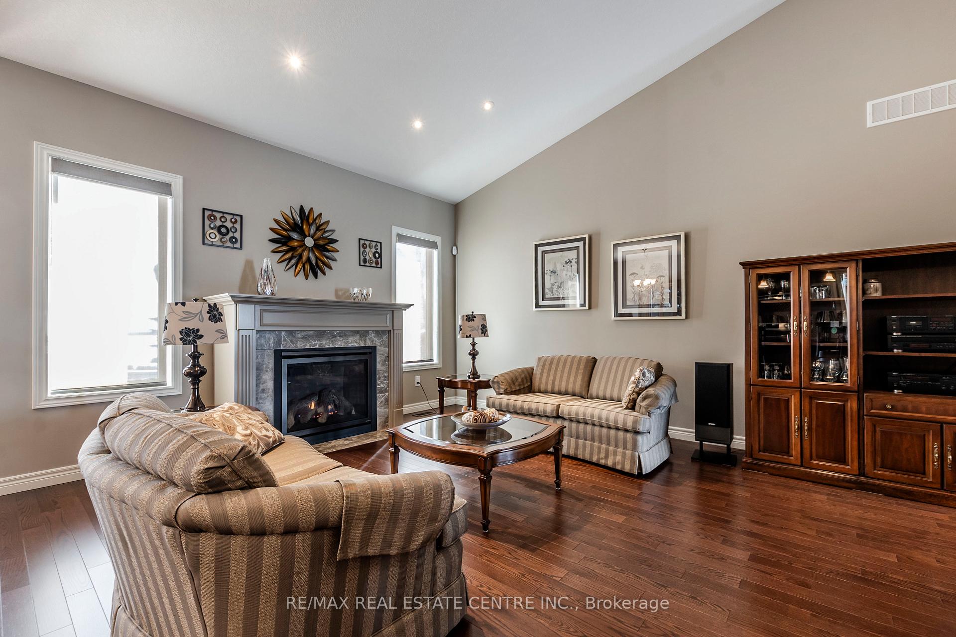 Photo 5 of 86 Willits Crescent, Brant, Brantford Twp — HOMEH