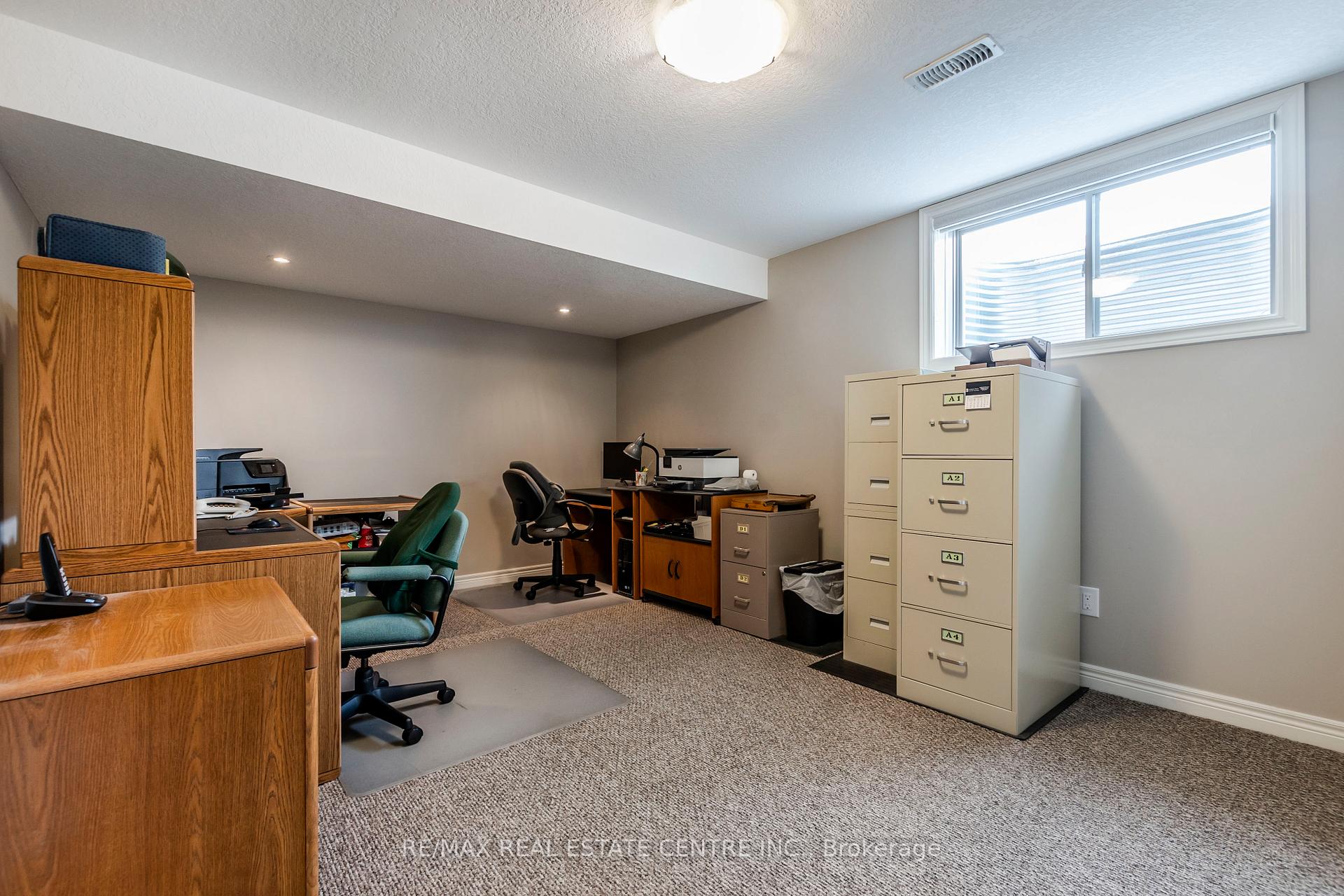 Photo 16 of 86 Willits Crescent, Brant, Brantford Twp — HOMEH