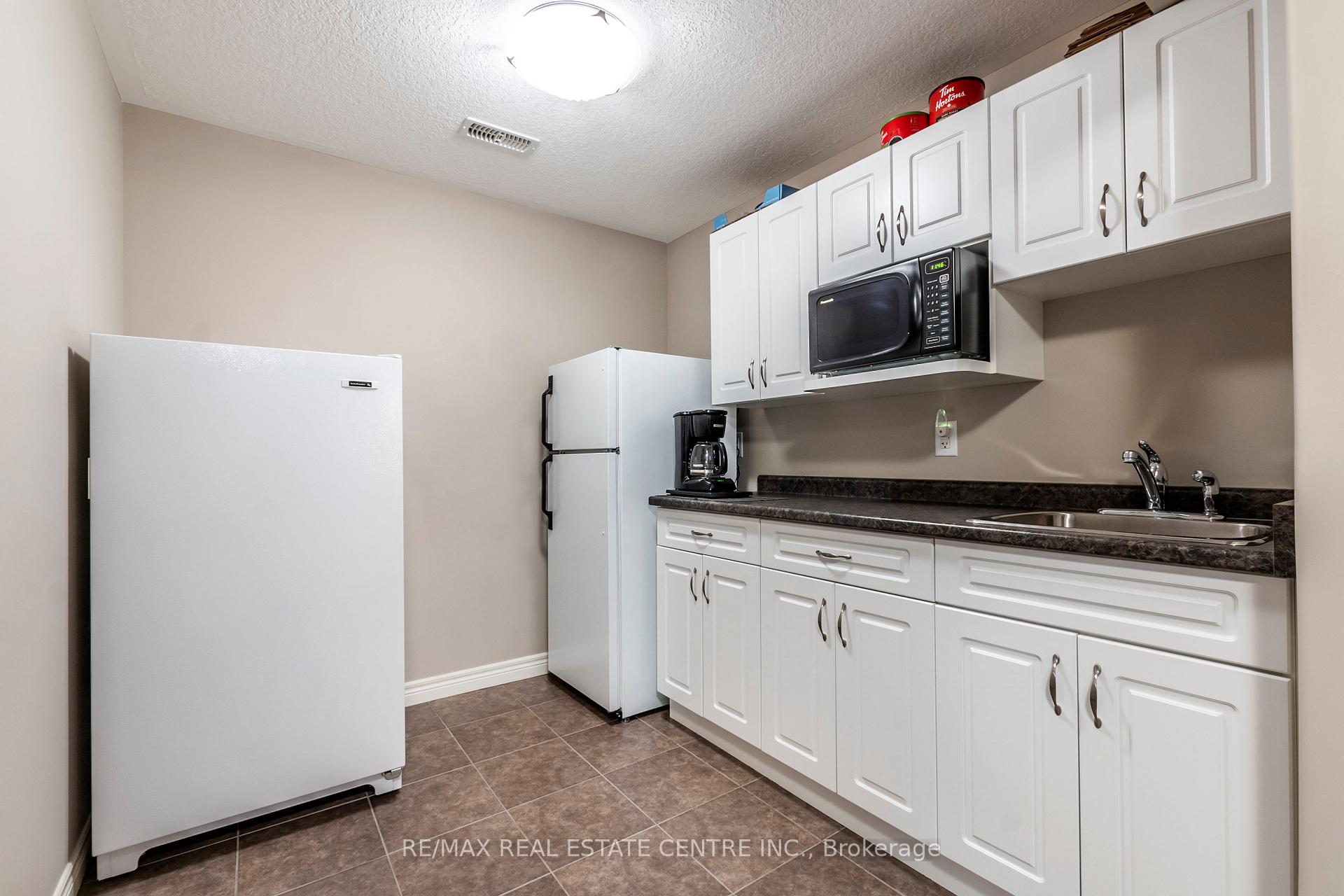Photo 18 of 86 Willits Crescent, Brant, Brantford Twp — HOMEH