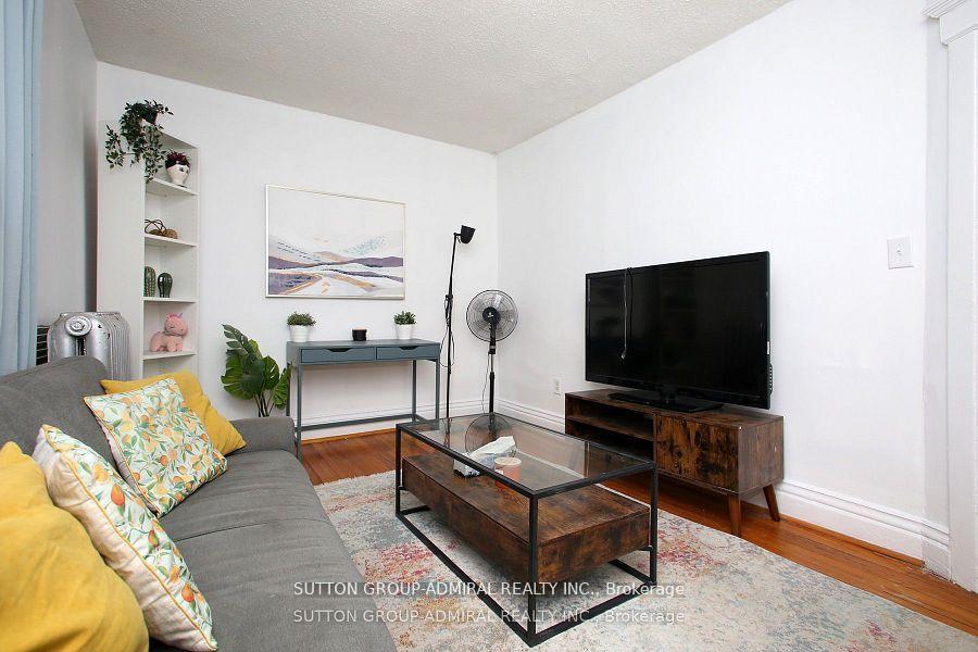 Photo of Unit 2, 1537 Dufferin Street