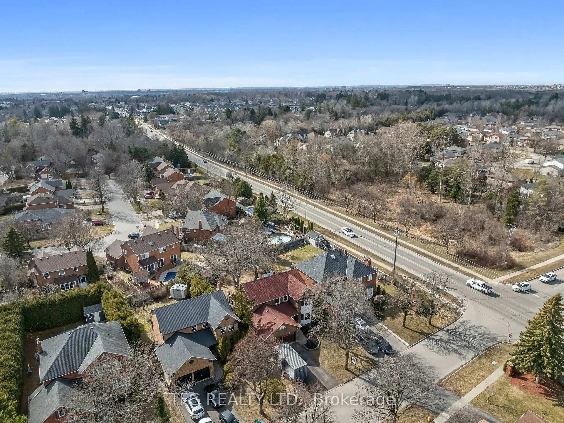 Photo 2 of 4 Carriage Lane, Clarington, Courtice — HOMEH