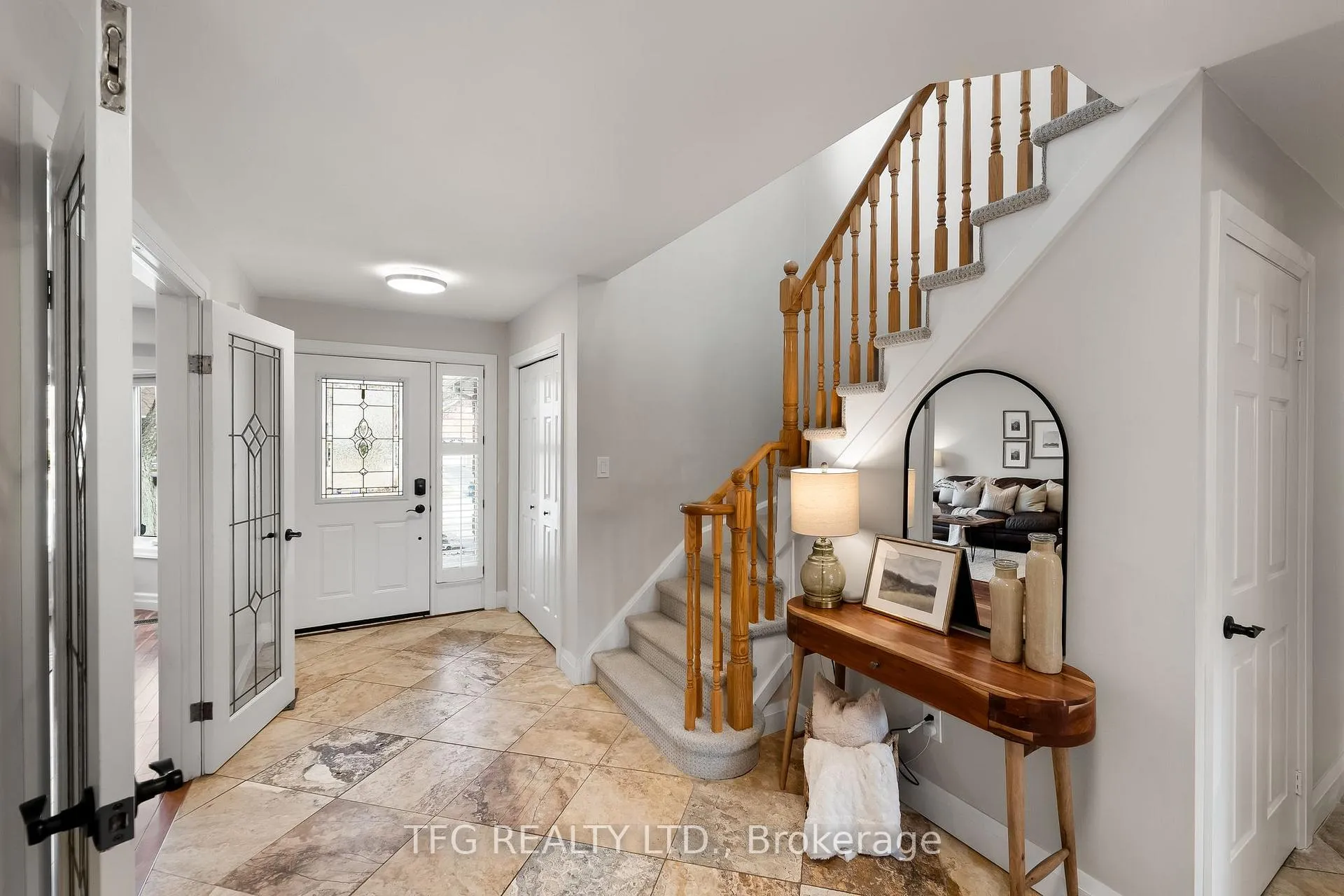 Photo 6 of 4 Carriage Lane, Clarington, Courtice — HOMEH