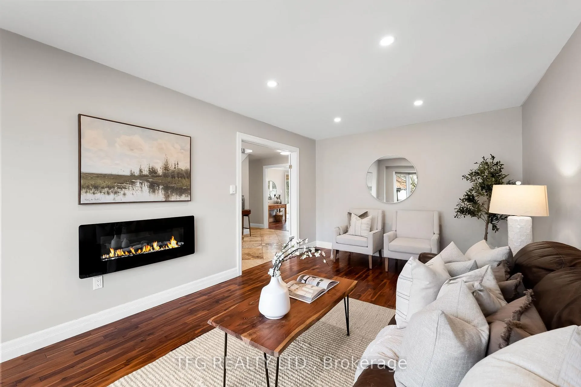 Photo 7 of 4 Carriage Lane, Clarington, Courtice — HOMEH