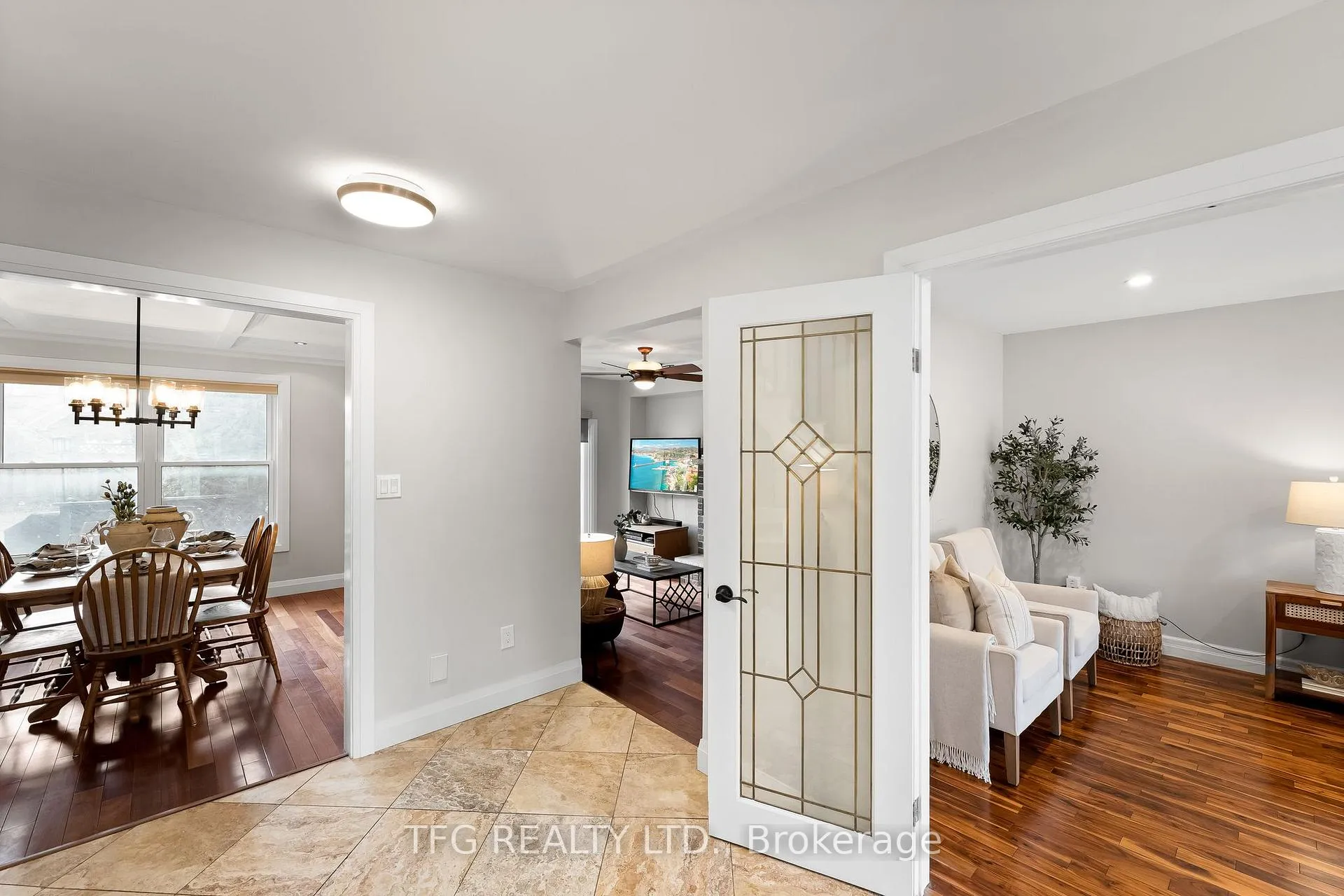 Photo 8 of 4 Carriage Lane, Clarington, Courtice — HOMEH