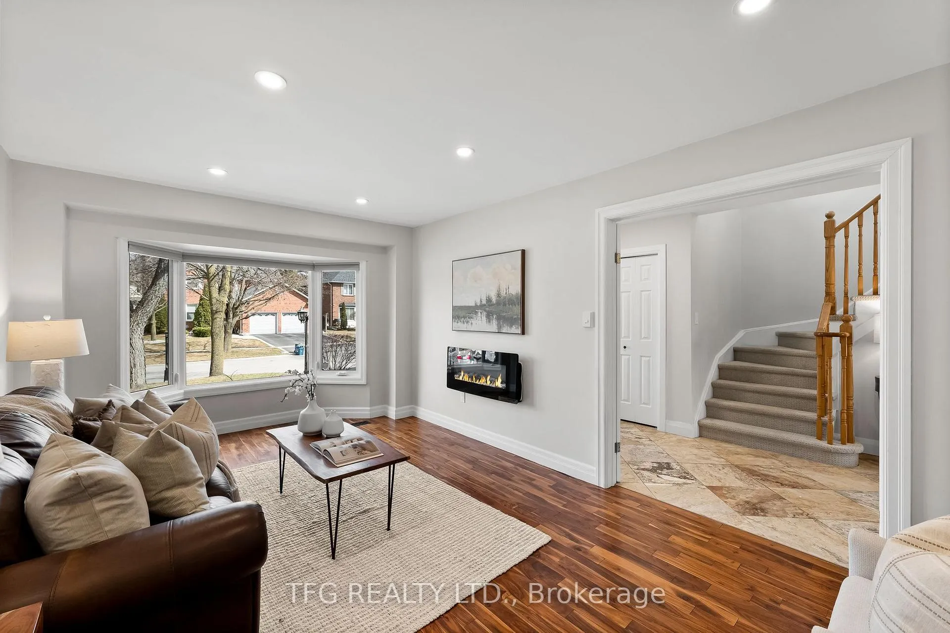 Photo 9 of 4 Carriage Lane, Clarington, Courtice — HOMEH