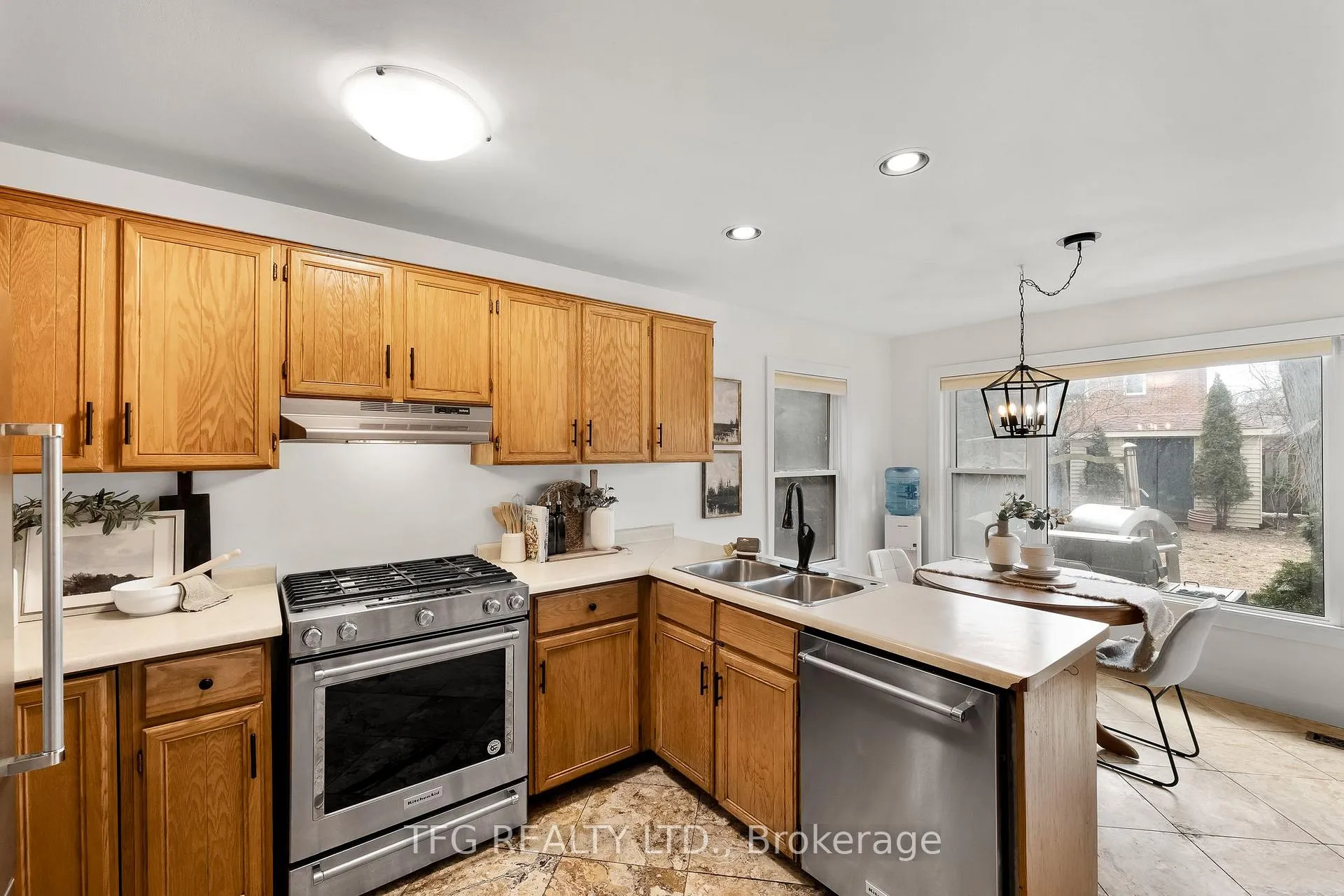 Photo 13 of 4 Carriage Lane, Clarington, Courtice — HOMEH