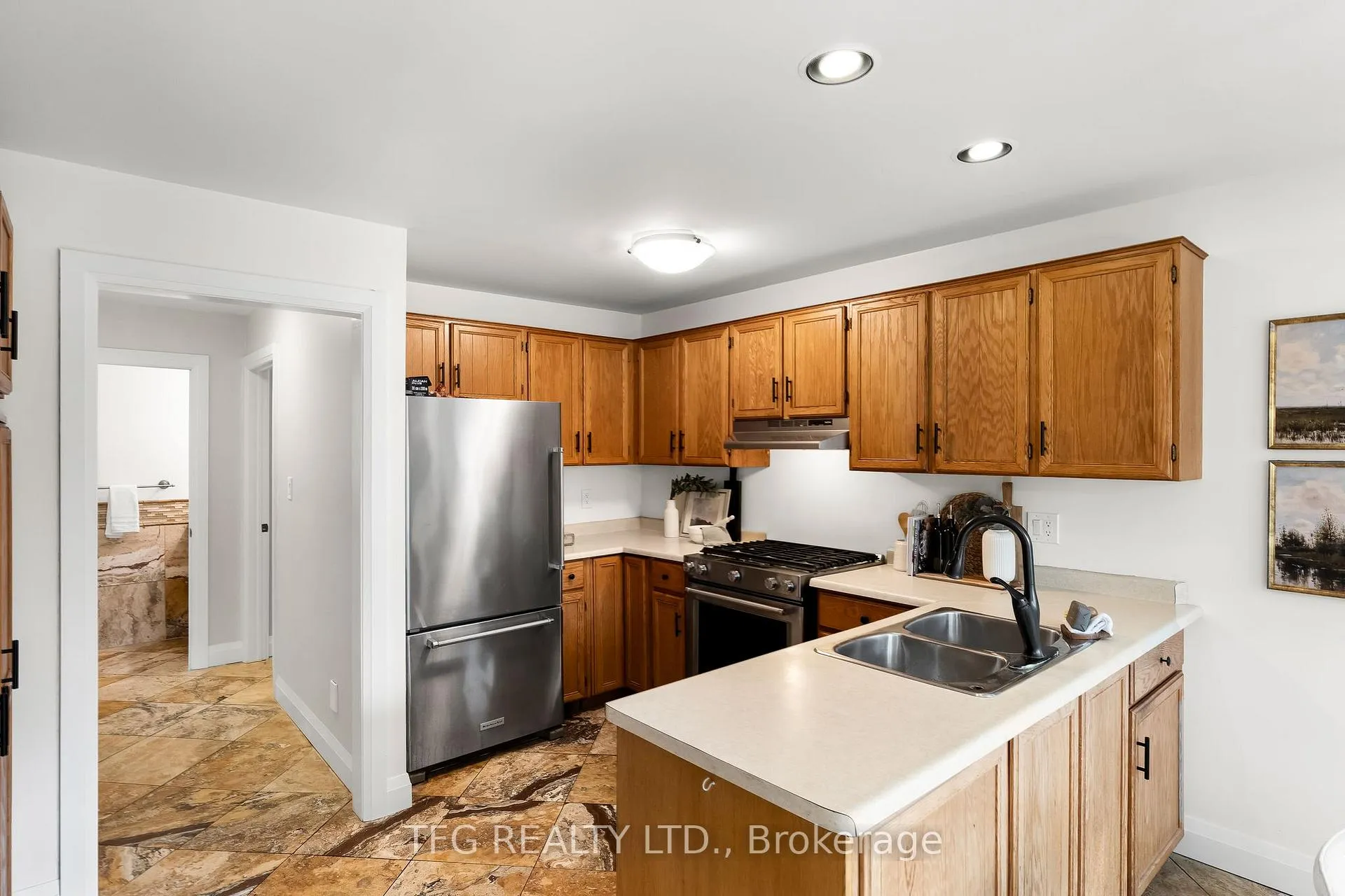 Photo 14 of 4 Carriage Lane, Clarington, Courtice — HOMEH