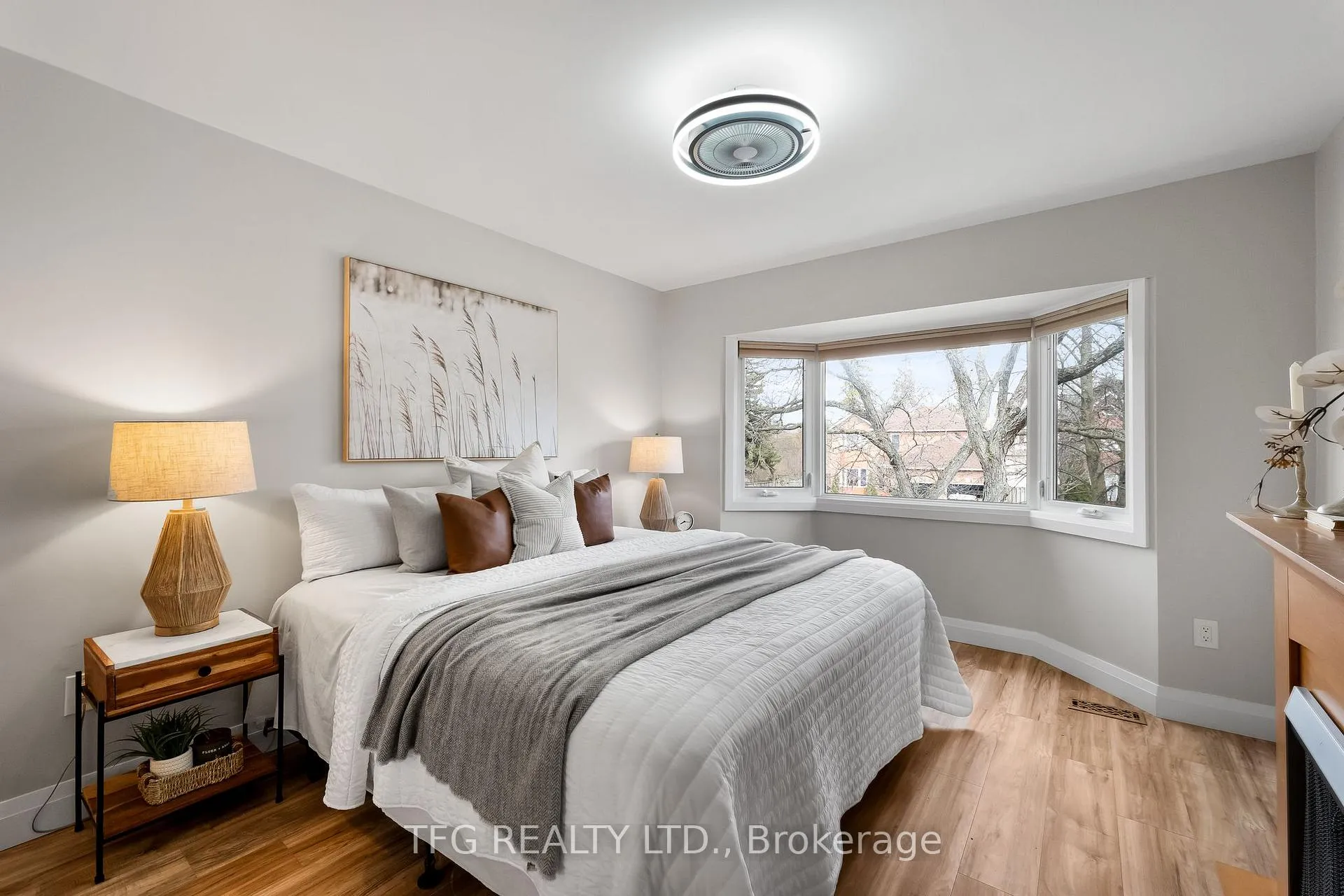 Photo 23 of 4 Carriage Lane, Clarington, Courtice — HOMEH