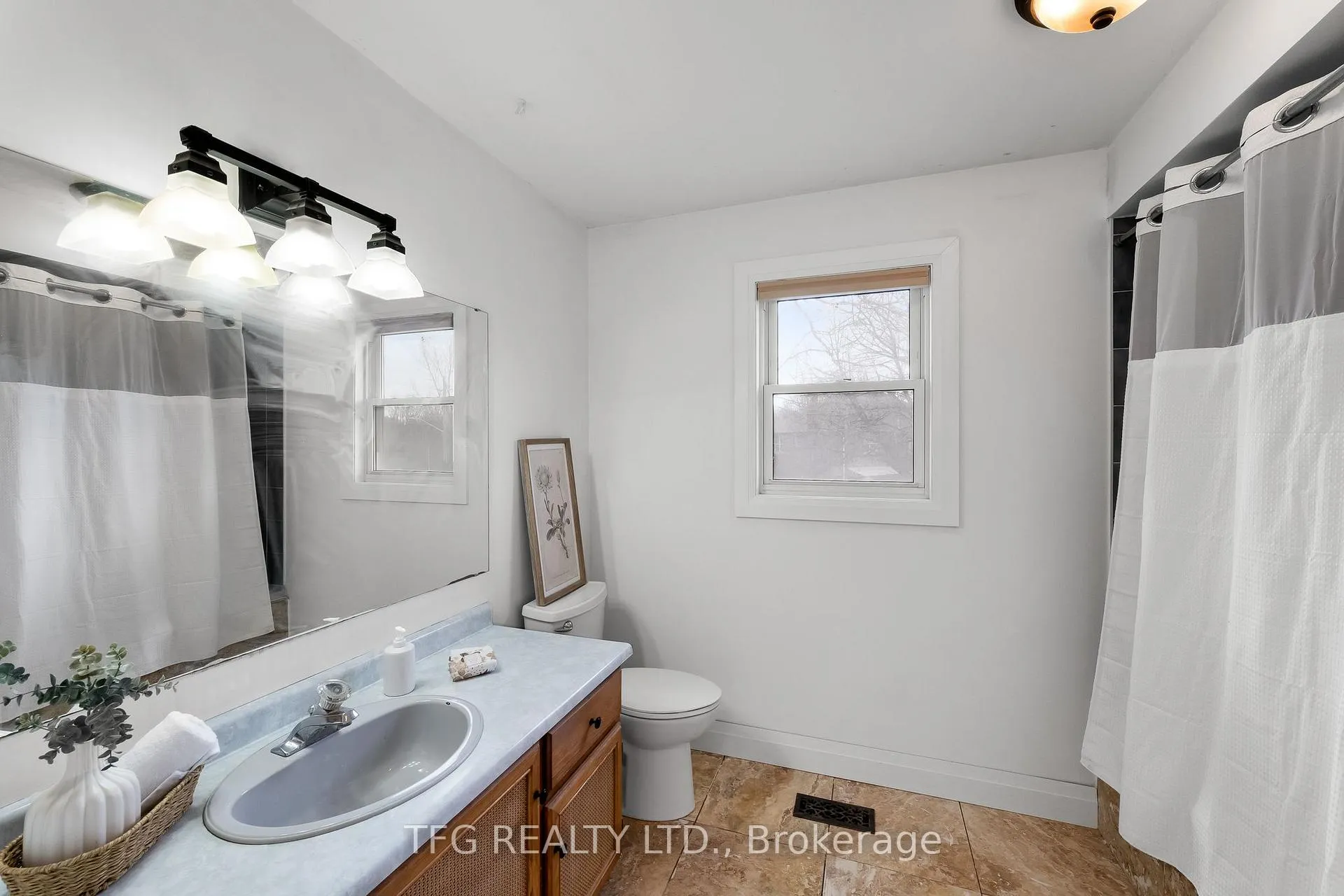 Photo 26 of 4 Carriage Lane, Clarington, Courtice — HOMEH